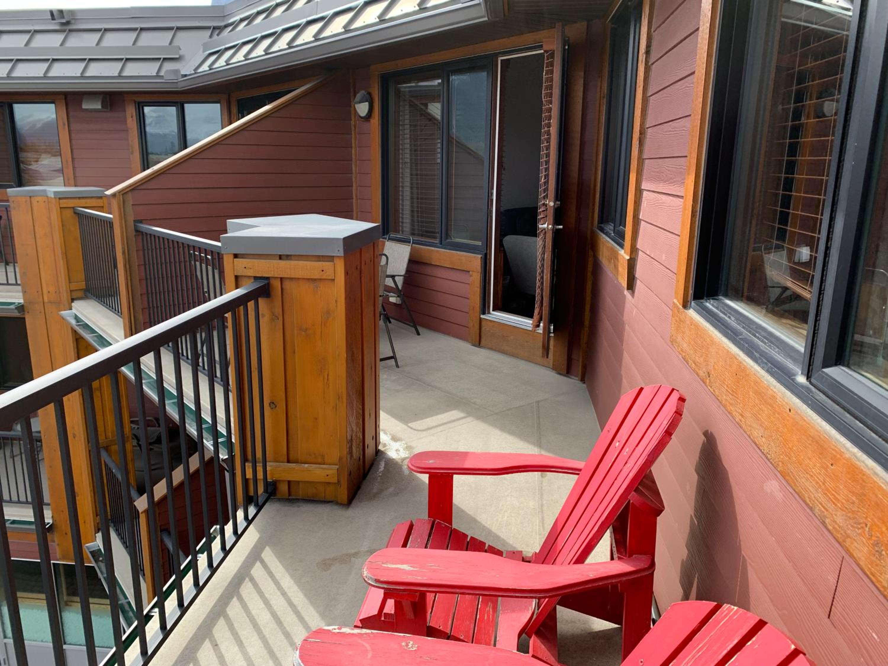 Alluring Mountain View Condo - Right In The Heart Of Downtown - managed by Little Sister Getaways