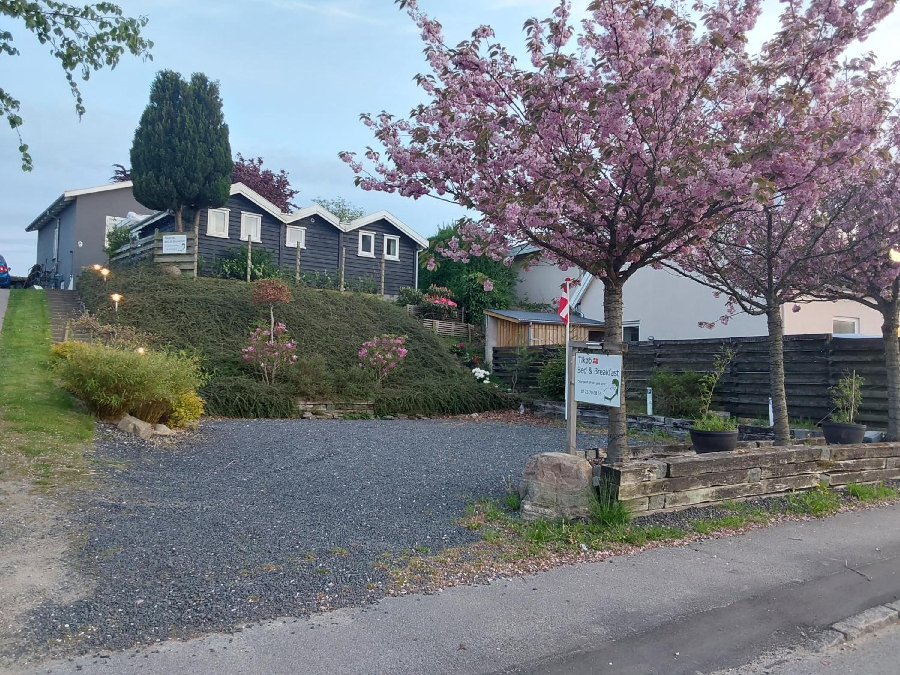 Hotel Tikob Go to Sleep - Image 1