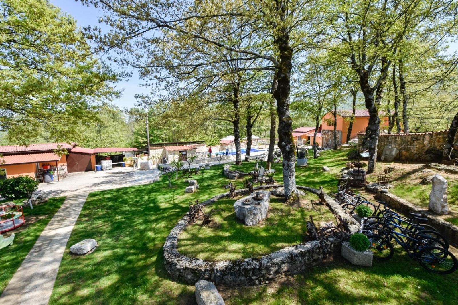 Holiday home with swimming pool, wellness, horses and donkeys