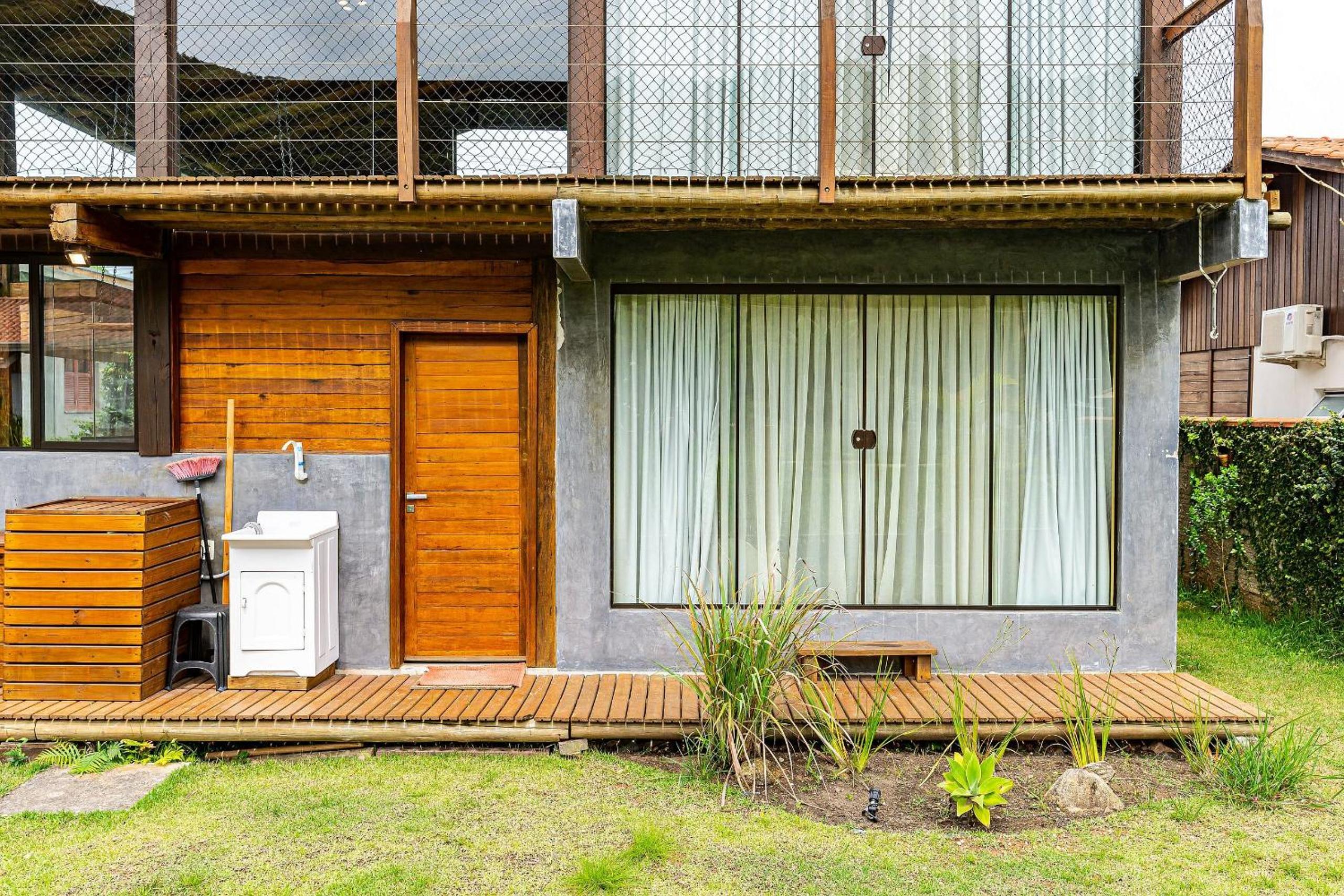 3BR Duplex w/ BBQ & Garage Near Beach EMB686