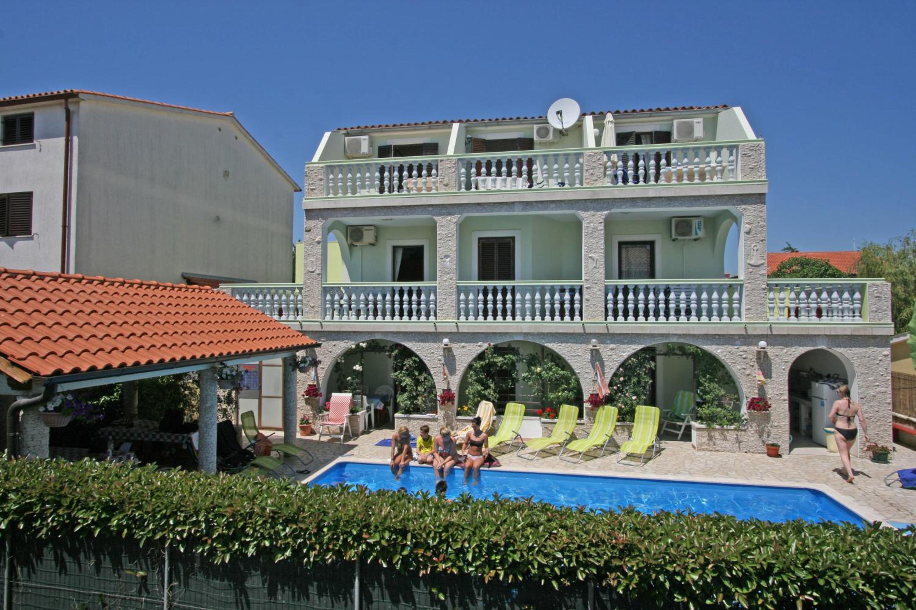 Photo 12