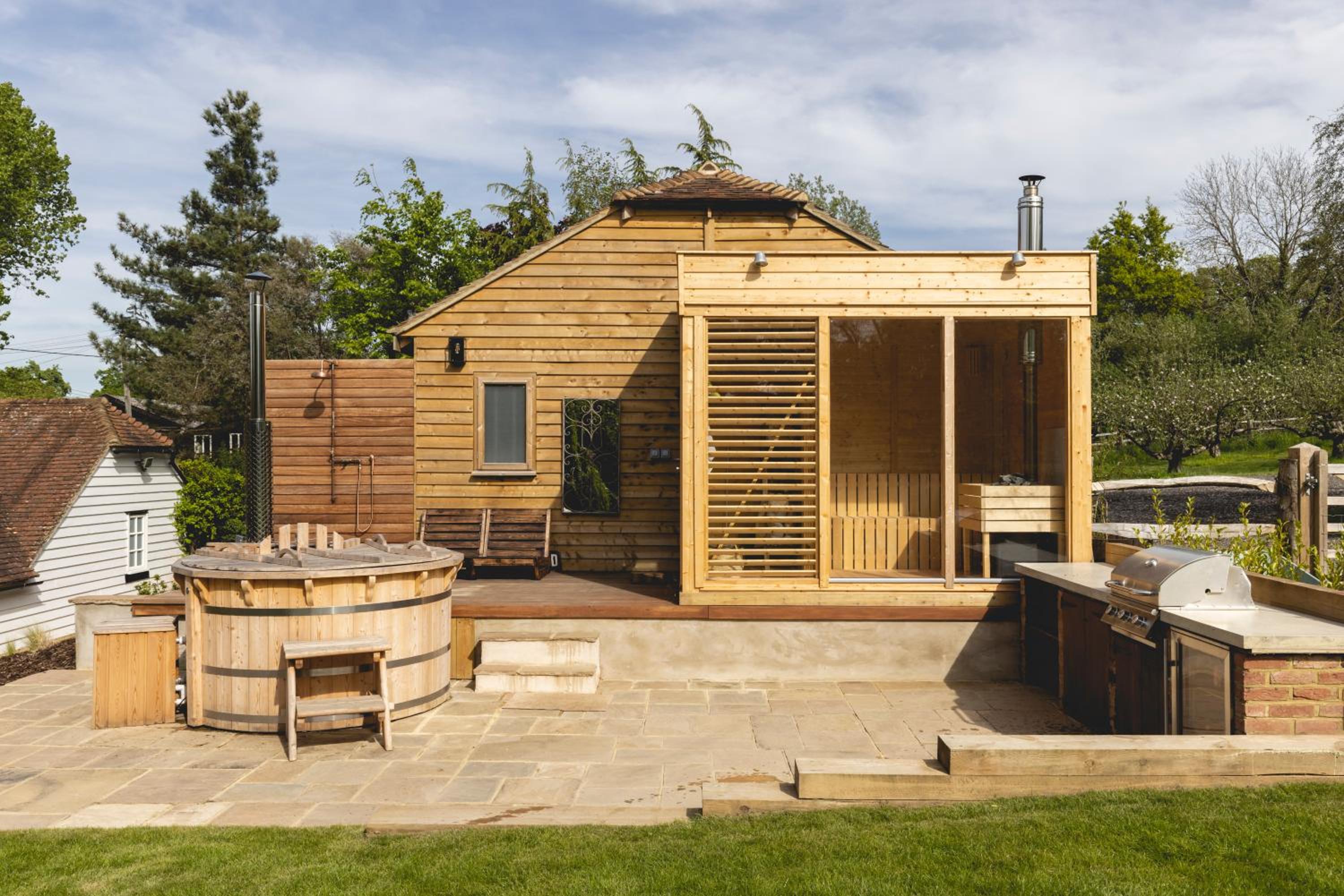 Cosy Cottage with Beautiful Garden, HotTub & Sauna view 3