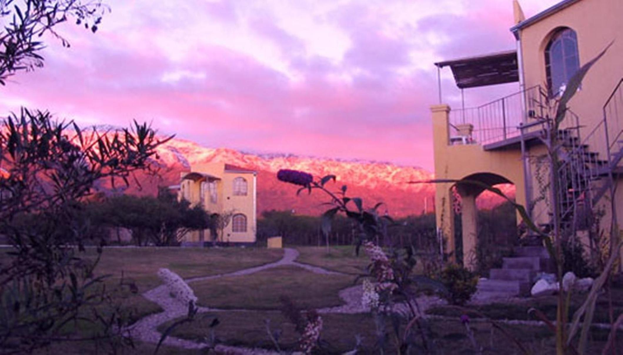 Las Nubes Apart