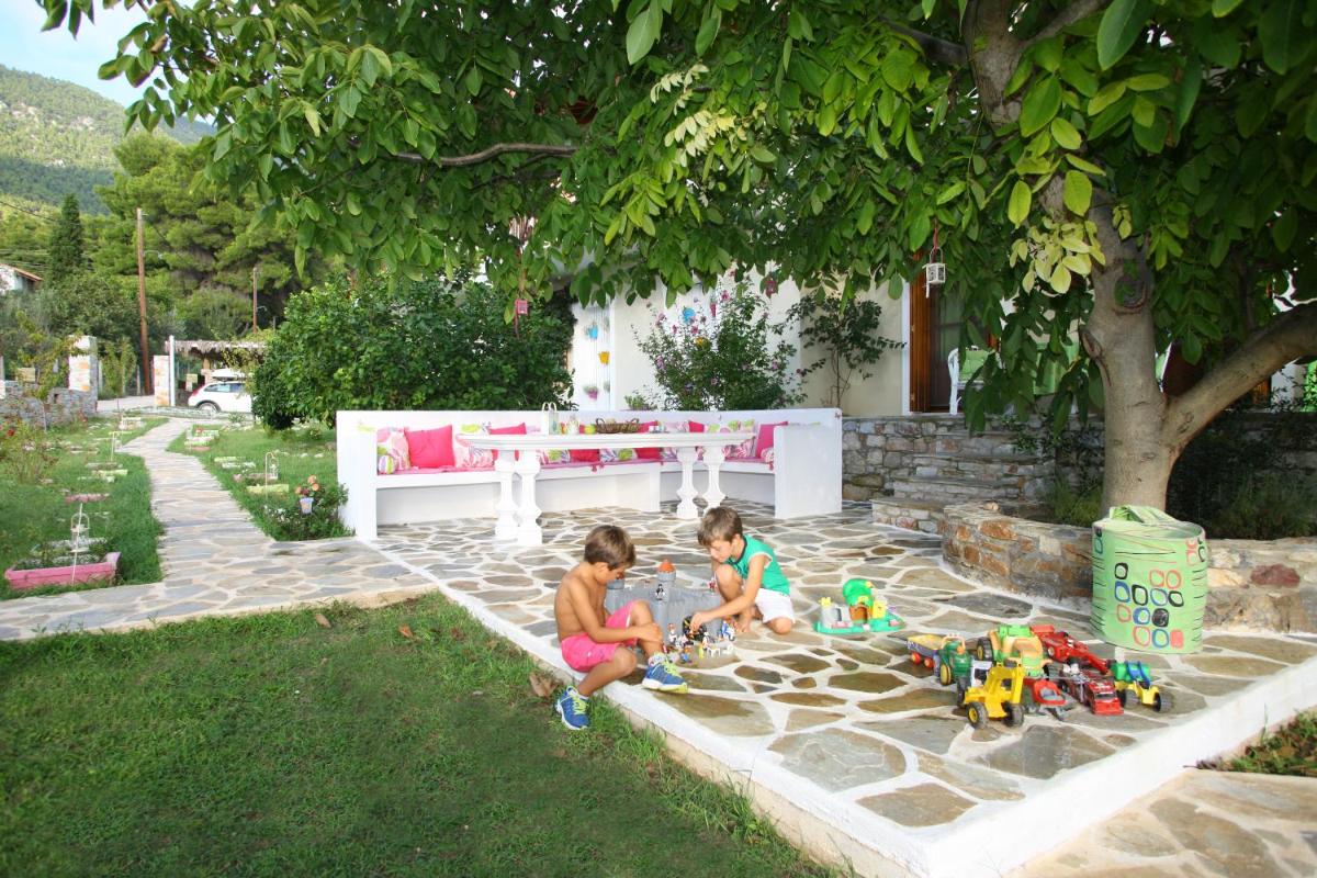 Hotel Sklavos Studios - Image 1