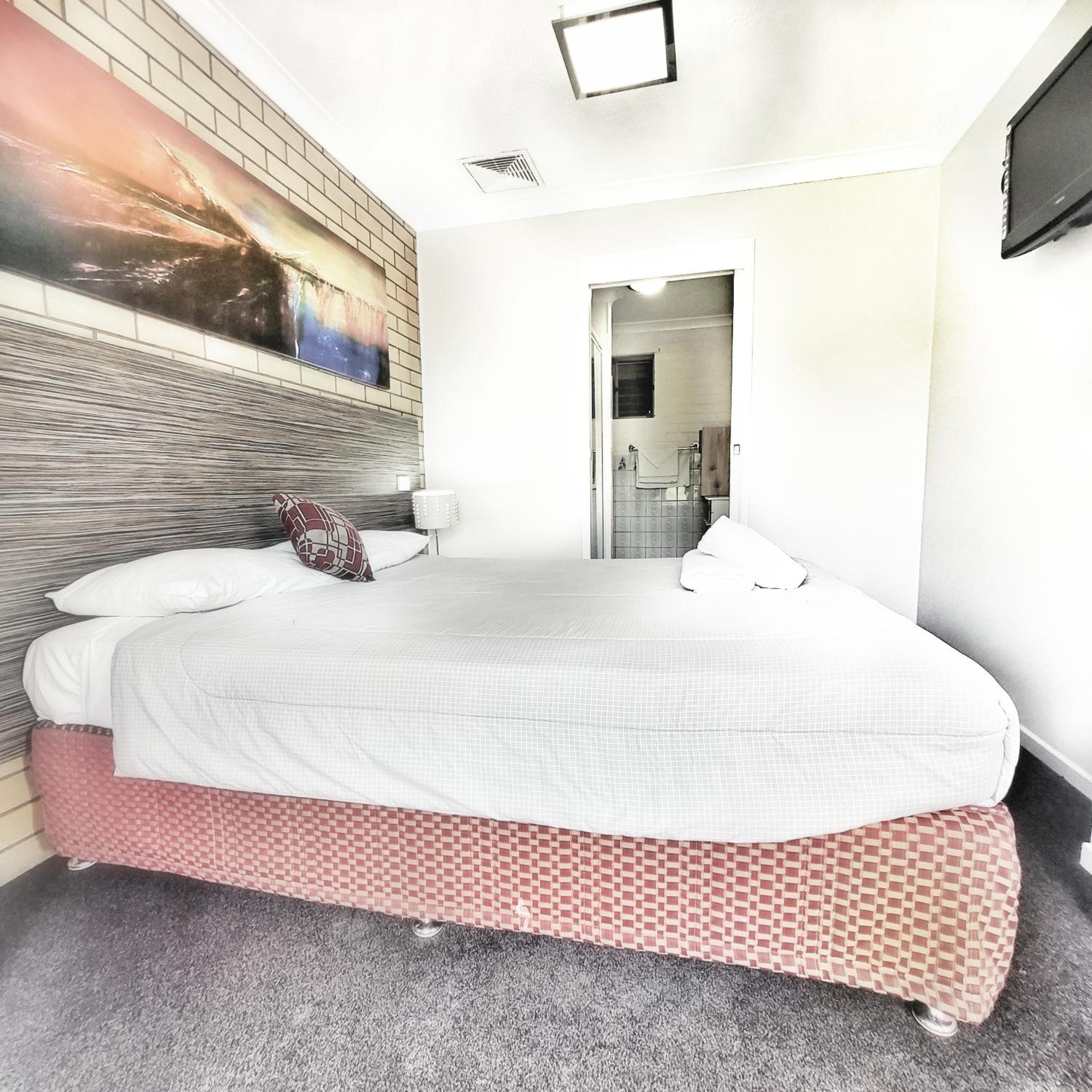 Raceview Motor Inn