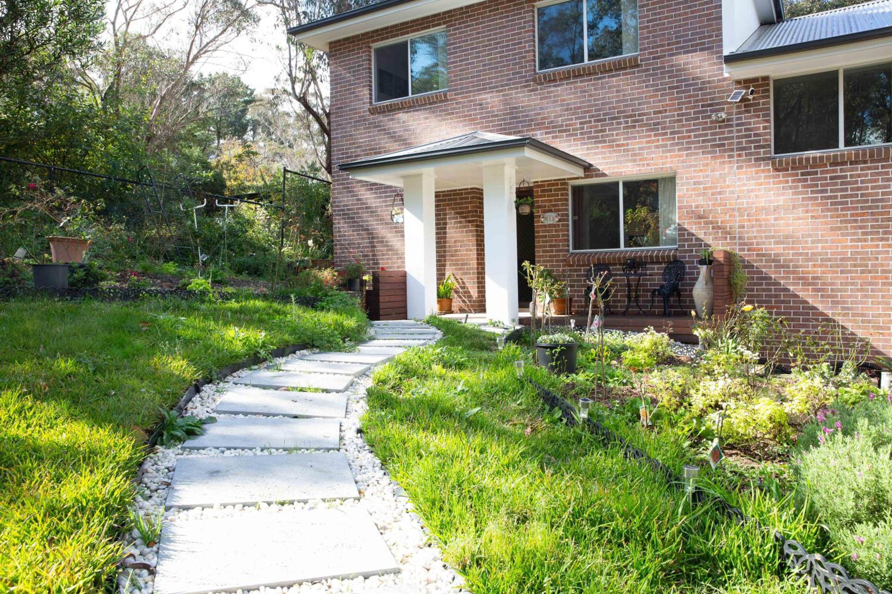 Spacious 5BR House Fireplace Garden Retreat