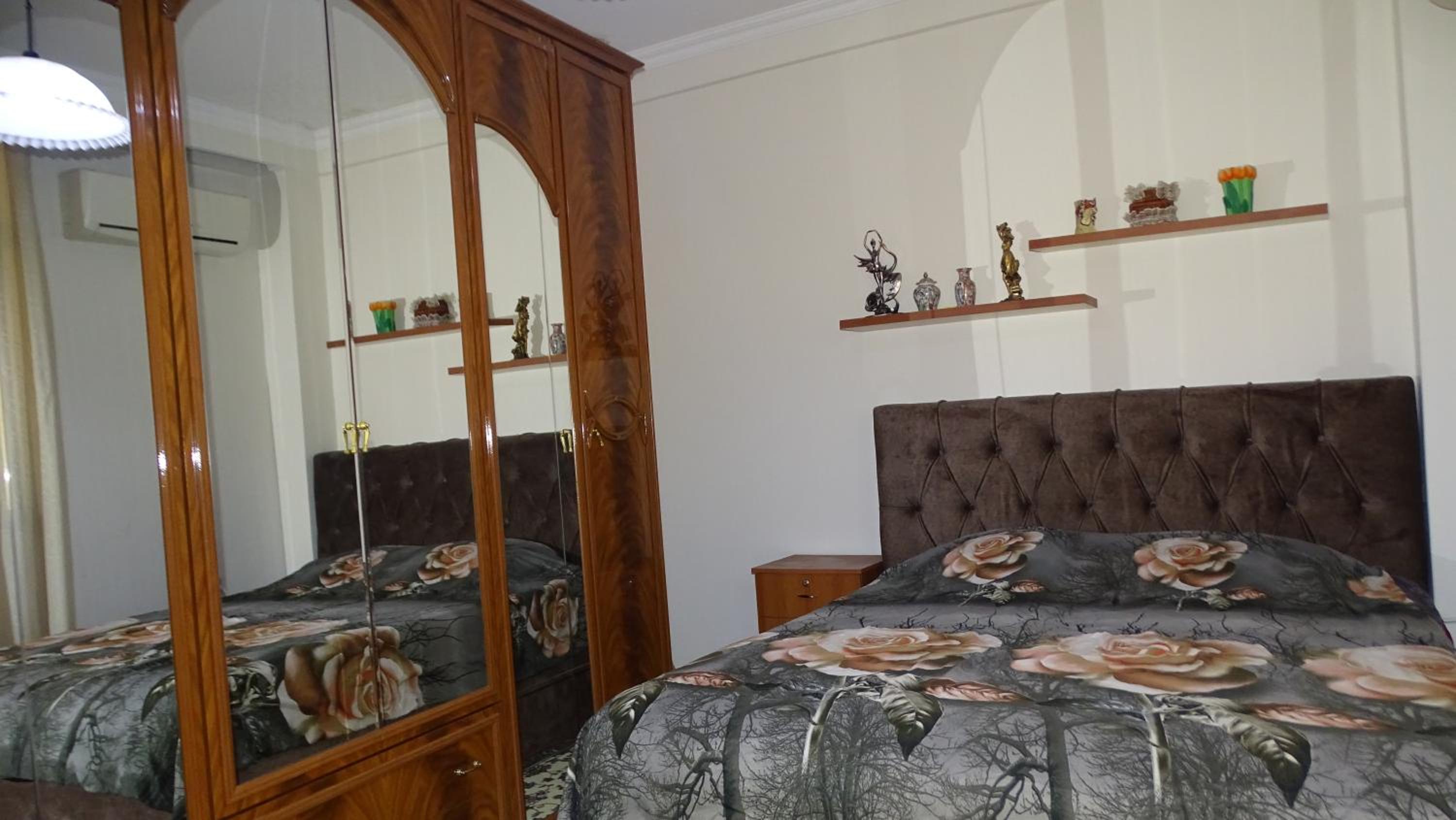 Central Apartments Shoshi