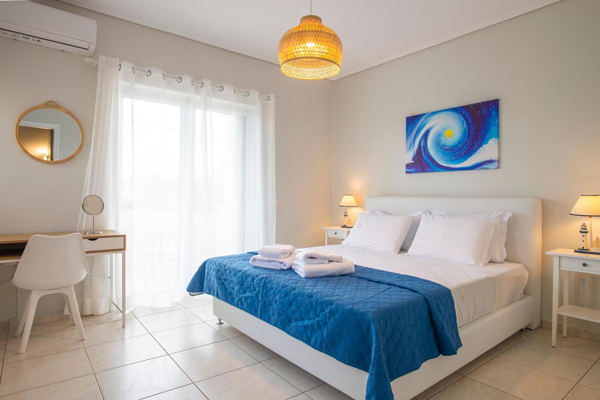 Kima: Relaxing beach home next to sparkling waters view 2