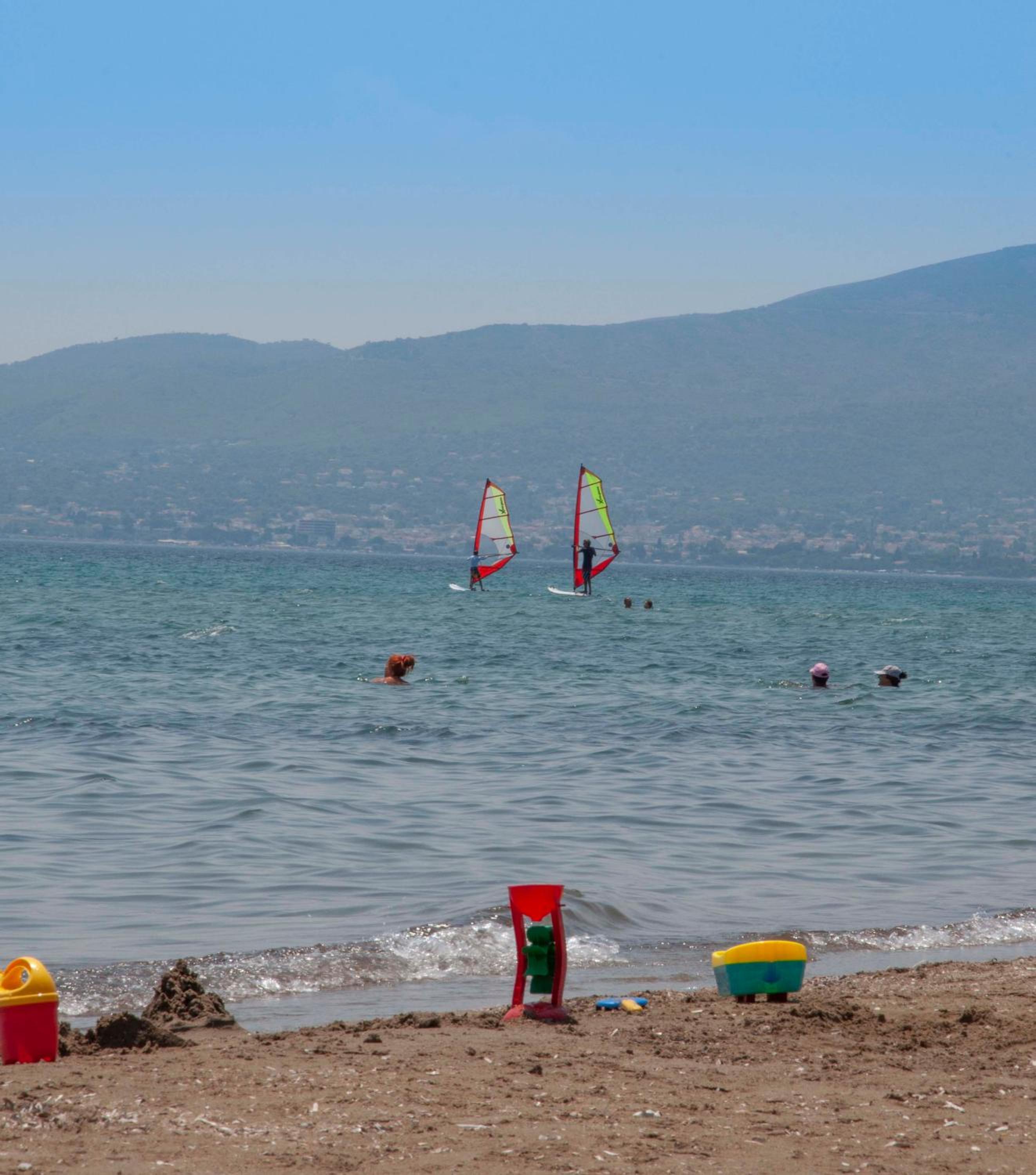 Kima: Relaxing beach home next to sparkling waters view 5