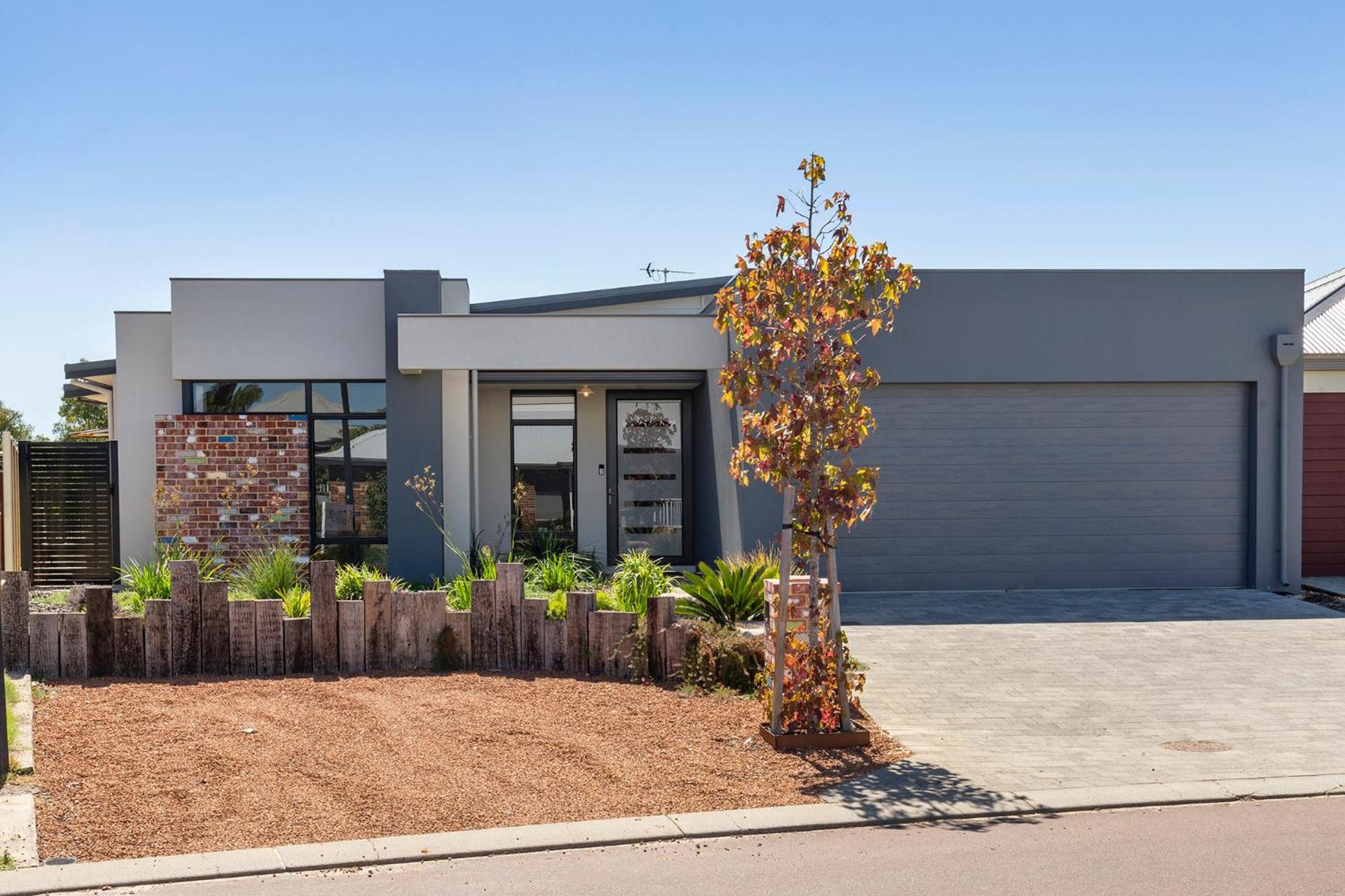 Hotel The Links - fairway views, walk to town, air-con - Image 1