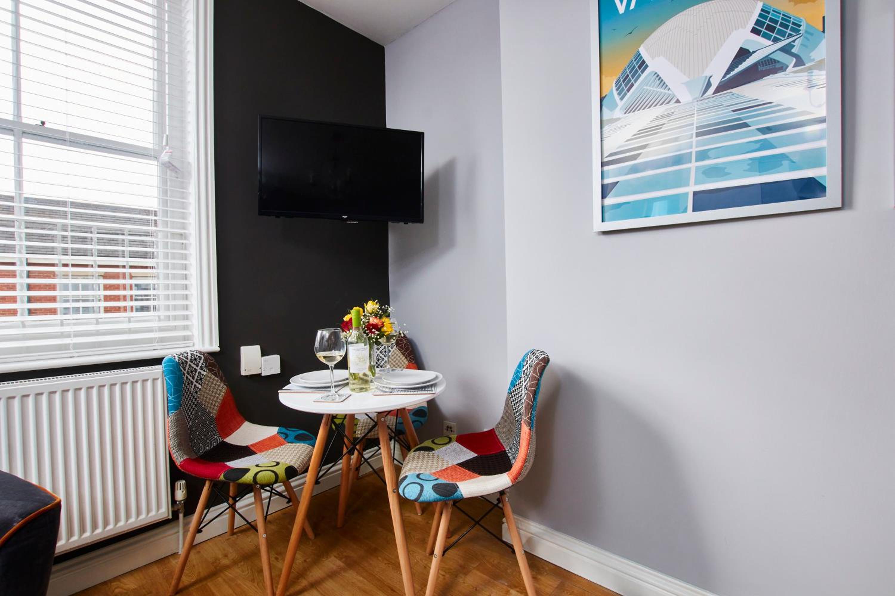 Delven House, Apartment 4 - Self Check-in, Self-Catering Serviced Apartment for East Midlands Airport