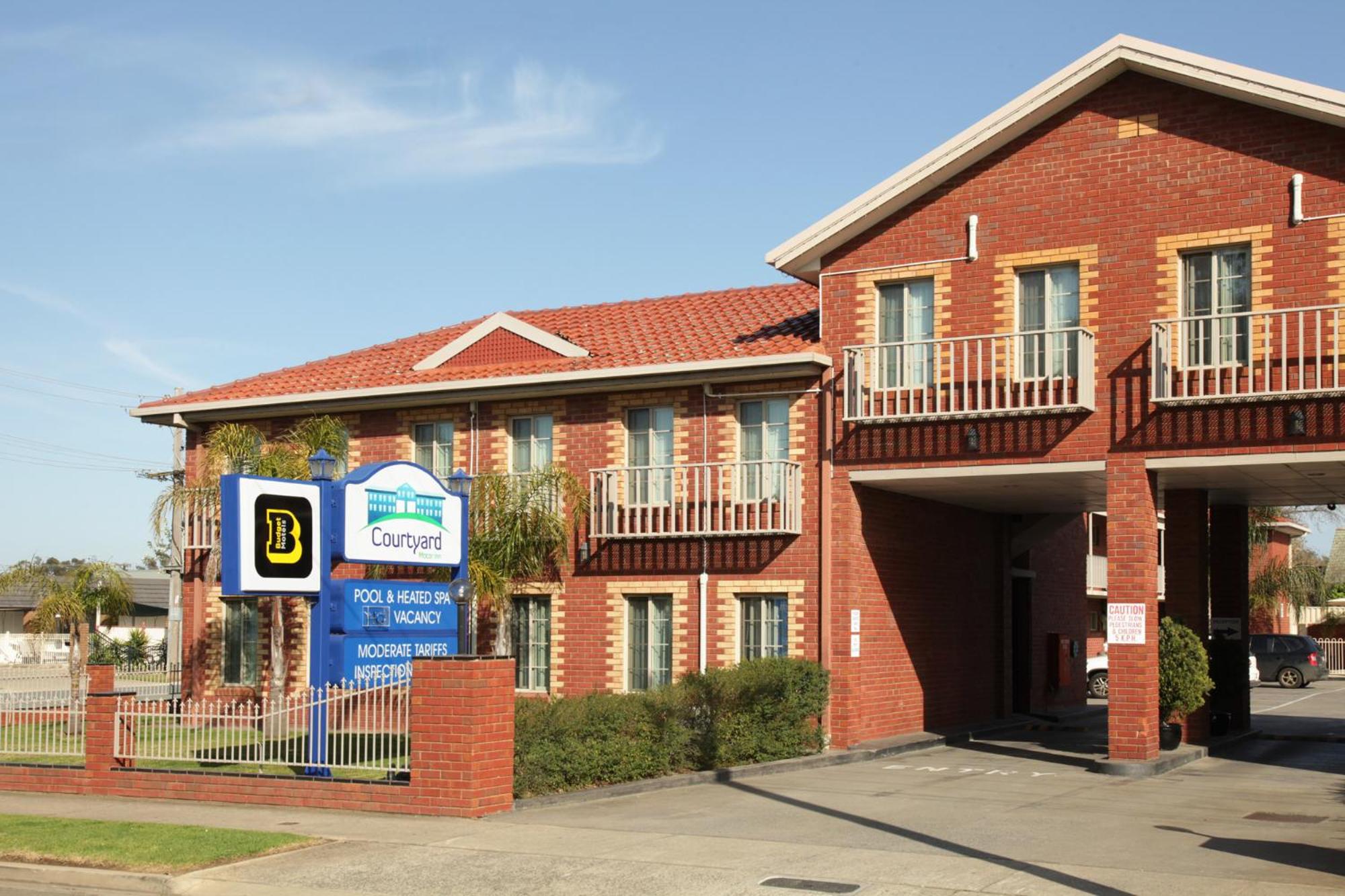 Courtyard Motor Inn