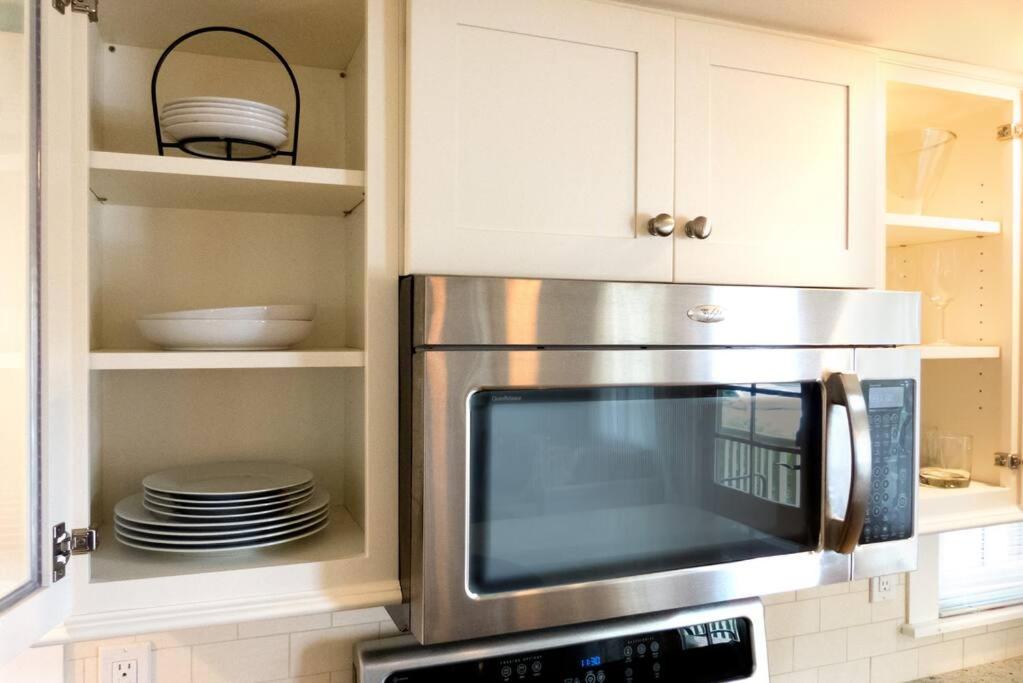 Beautiful & Romantic 1BR Cottage view 3