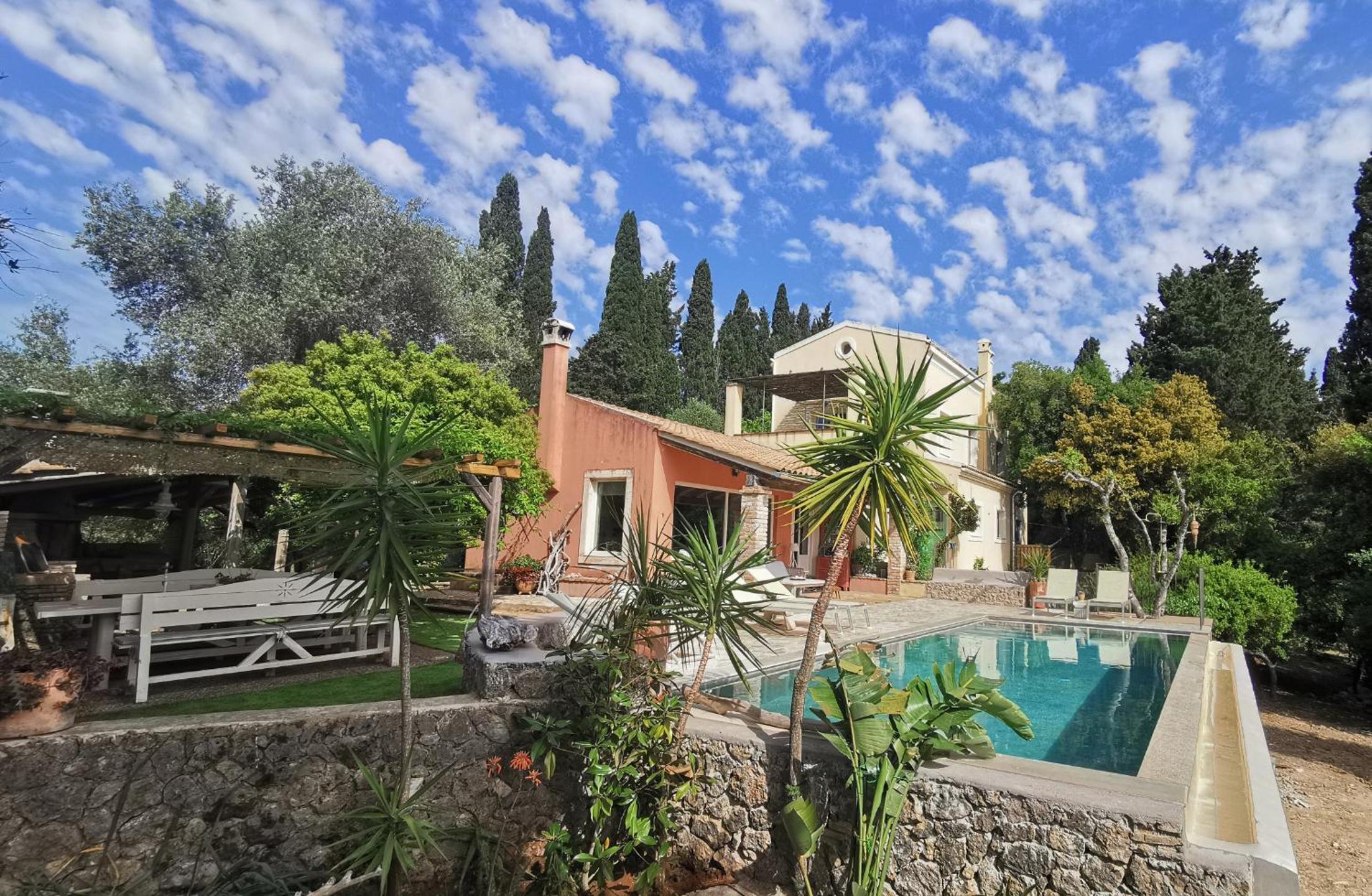 Xenonerantzia Country style villa view 3