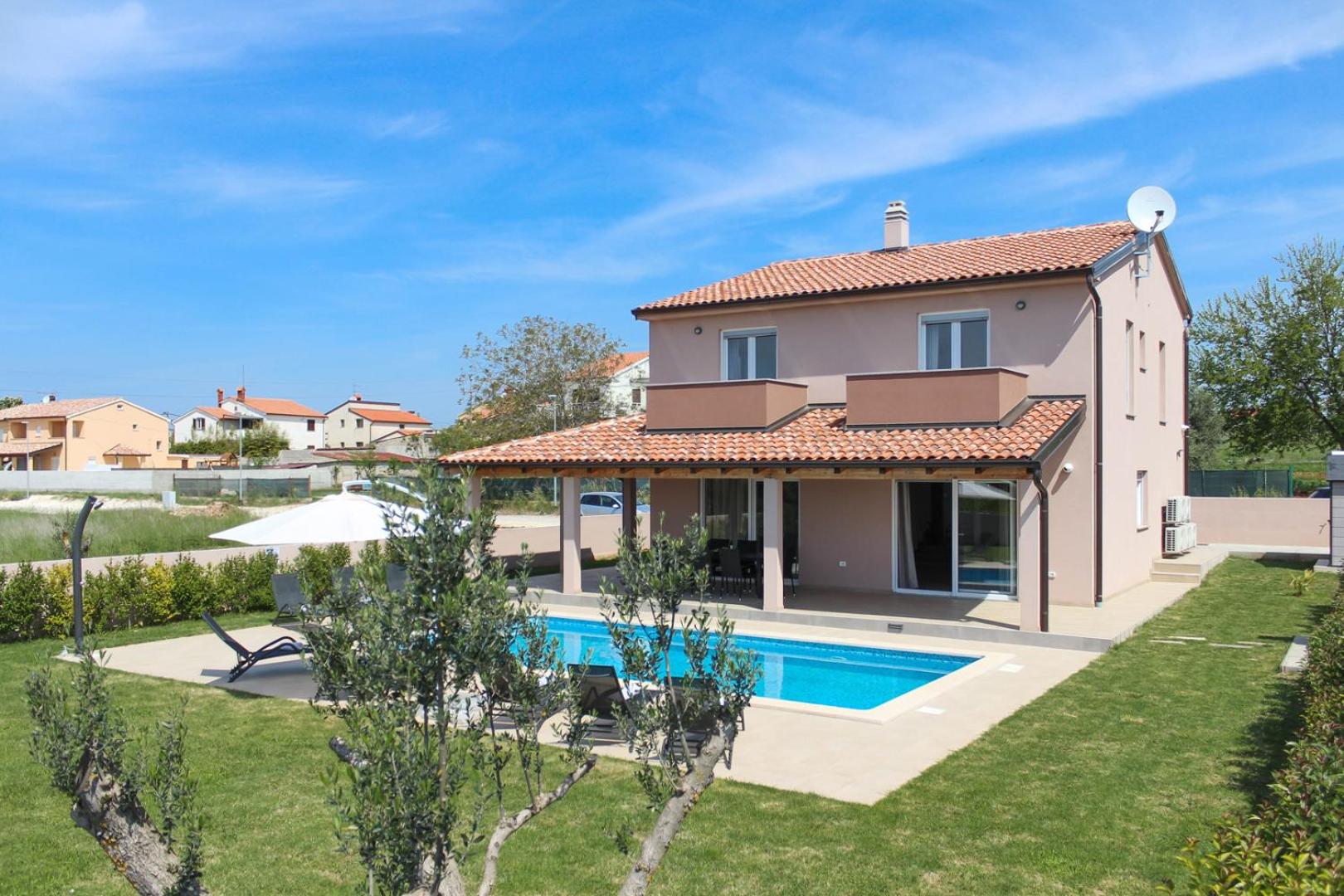 Charming villa Enjoy with private pool in Pula view 5
