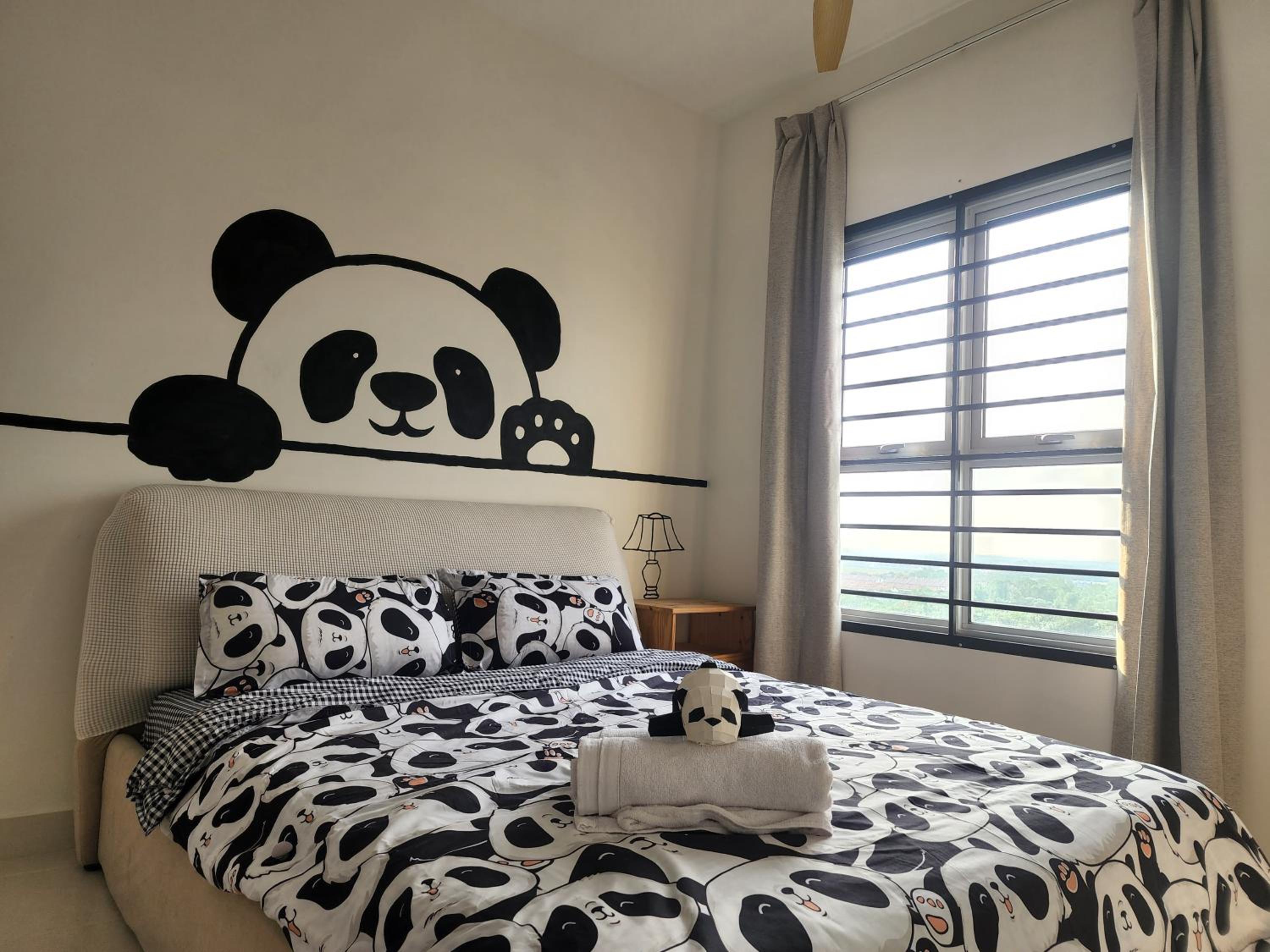 Netflix Panda House 3B2R Rimbayu kota kemuning with Atari games photo 2
