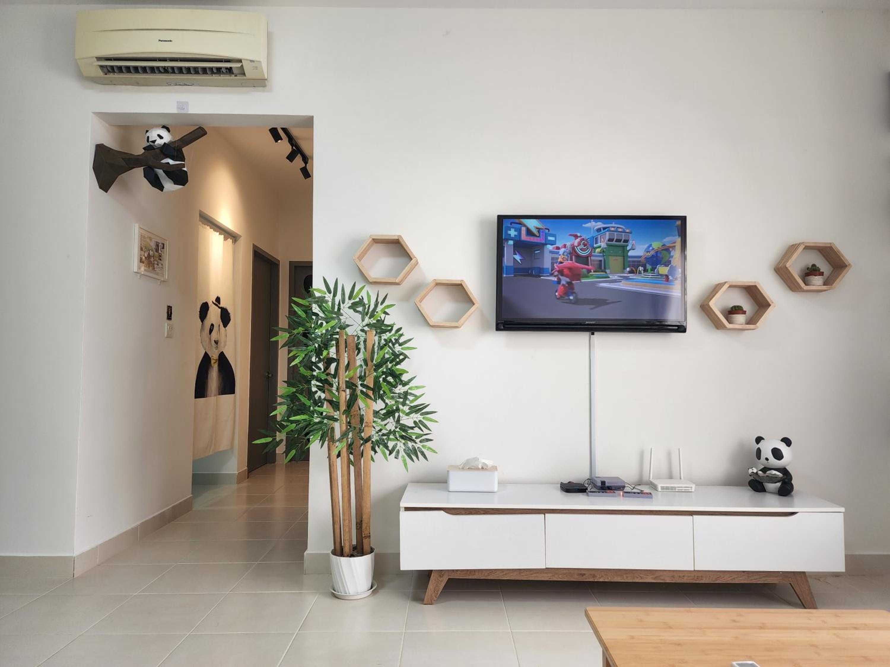 Netflix Panda House 3B2R Rimbayu kota kemuning with Atari games photo 3