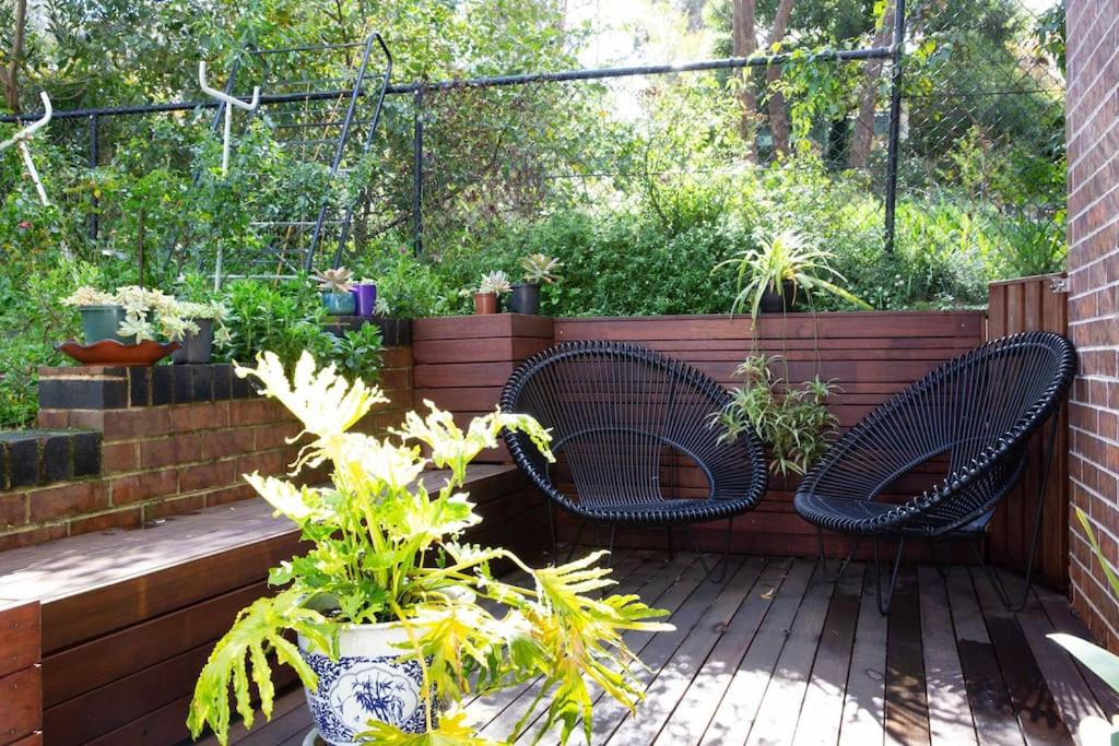 Spacious 5BR House Fireplace Garden Retreat