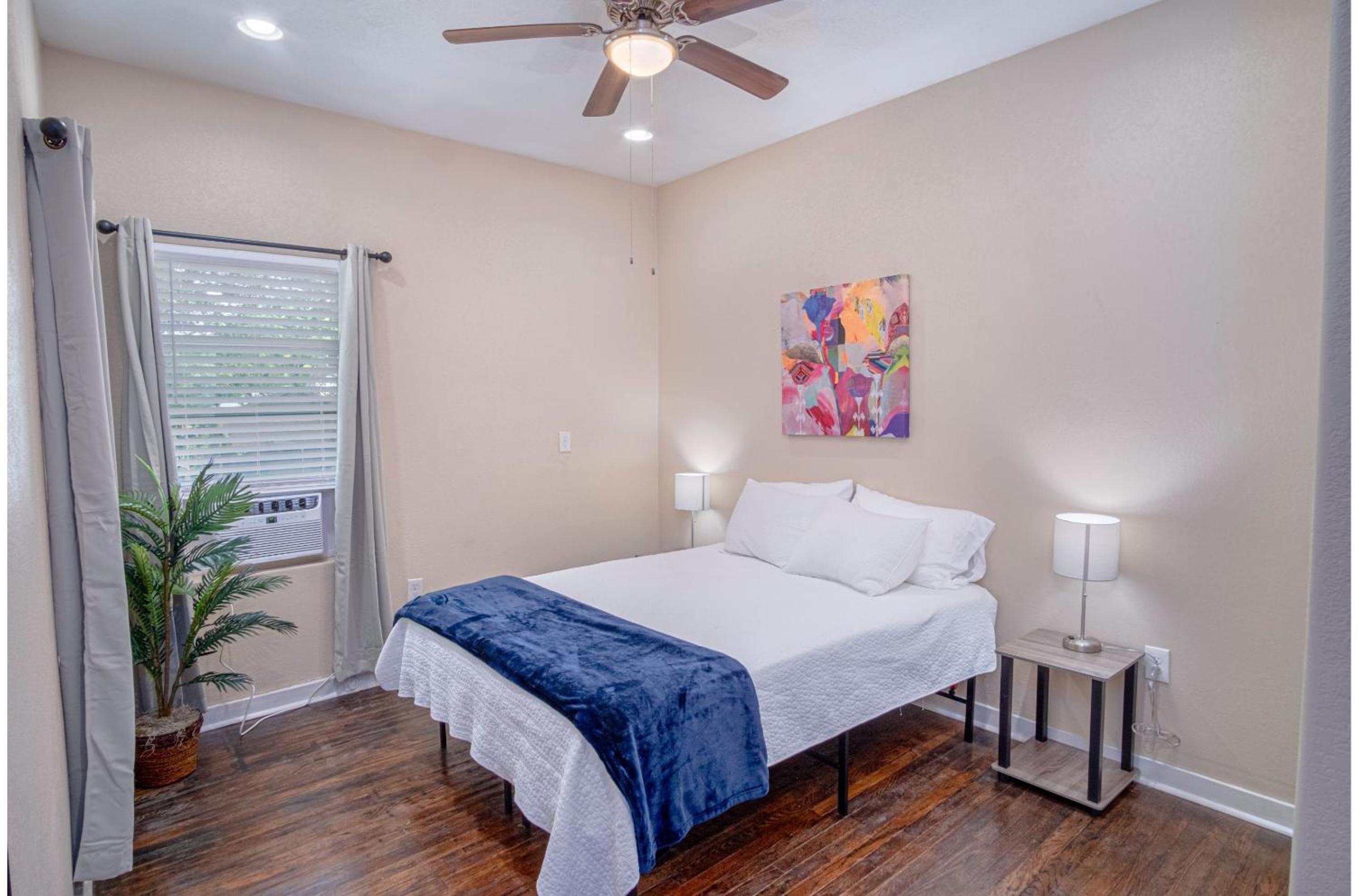 Fabulous Newly Renovated 1Br1Ba Near Downtown view 2
