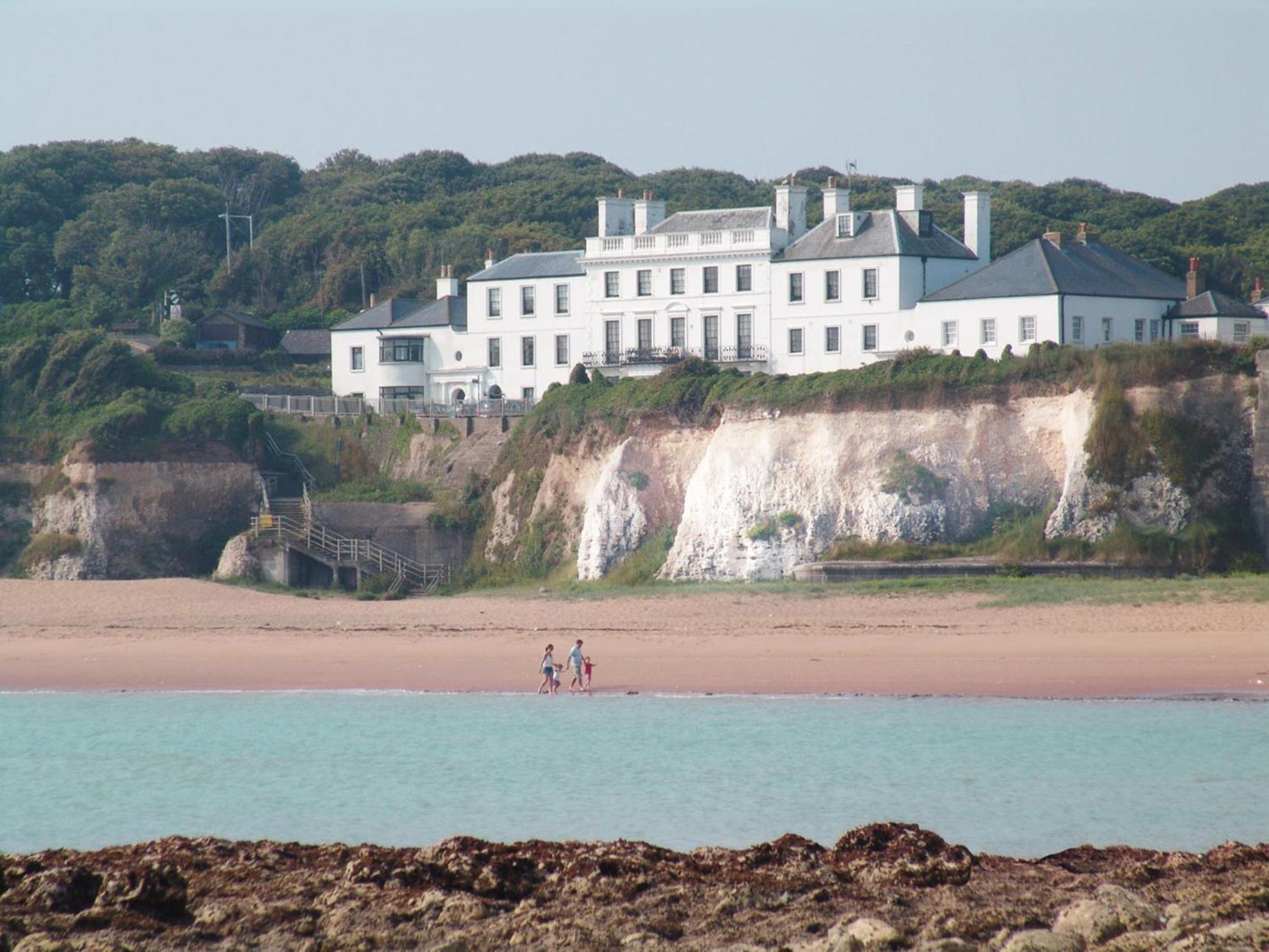 Broadstairs Beach Holiday Apartments, opposite Kingsgate Bay with a parking space view 2