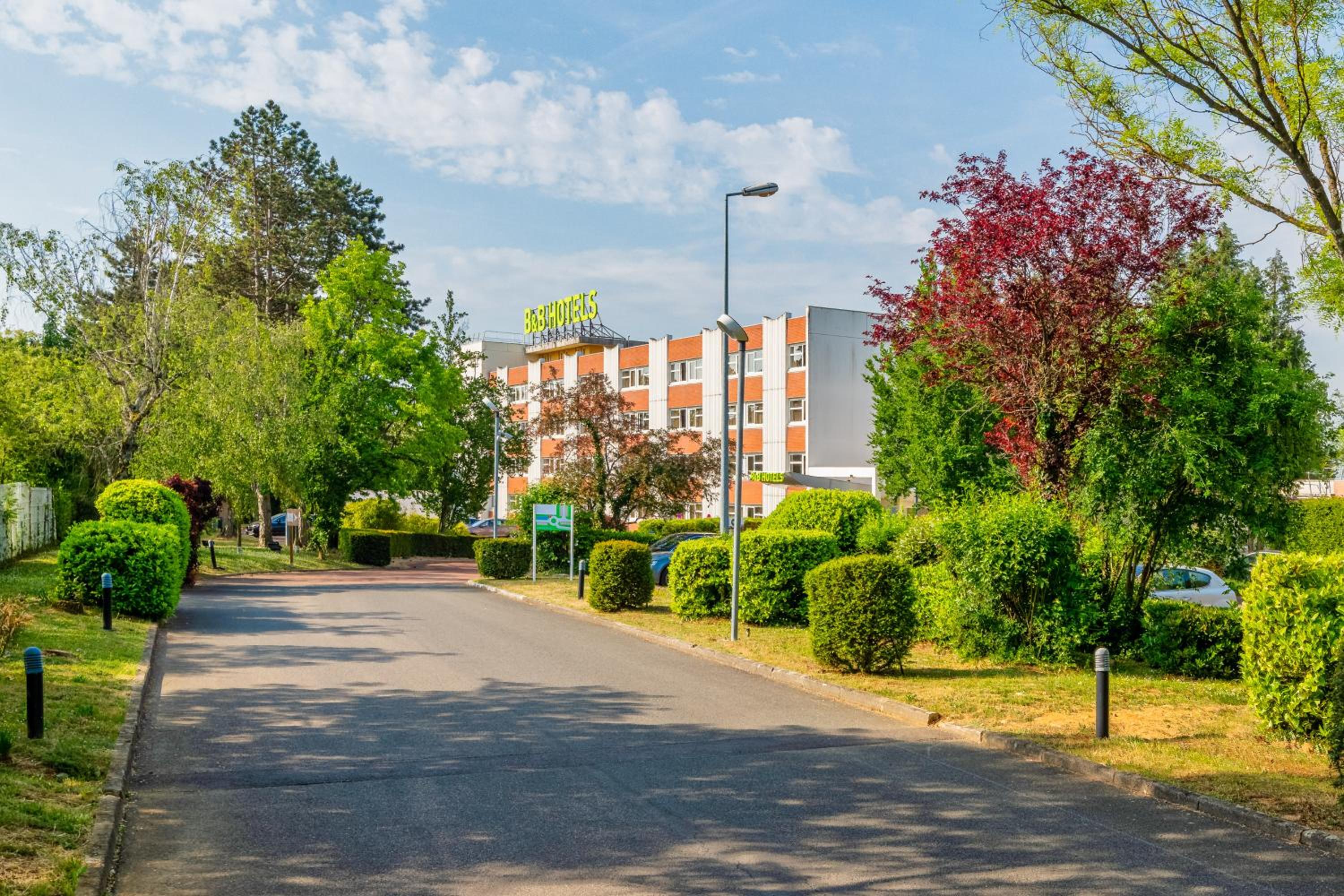 Hotel B&B HOTEL Lyon Nord 4 étoiles - Image 1