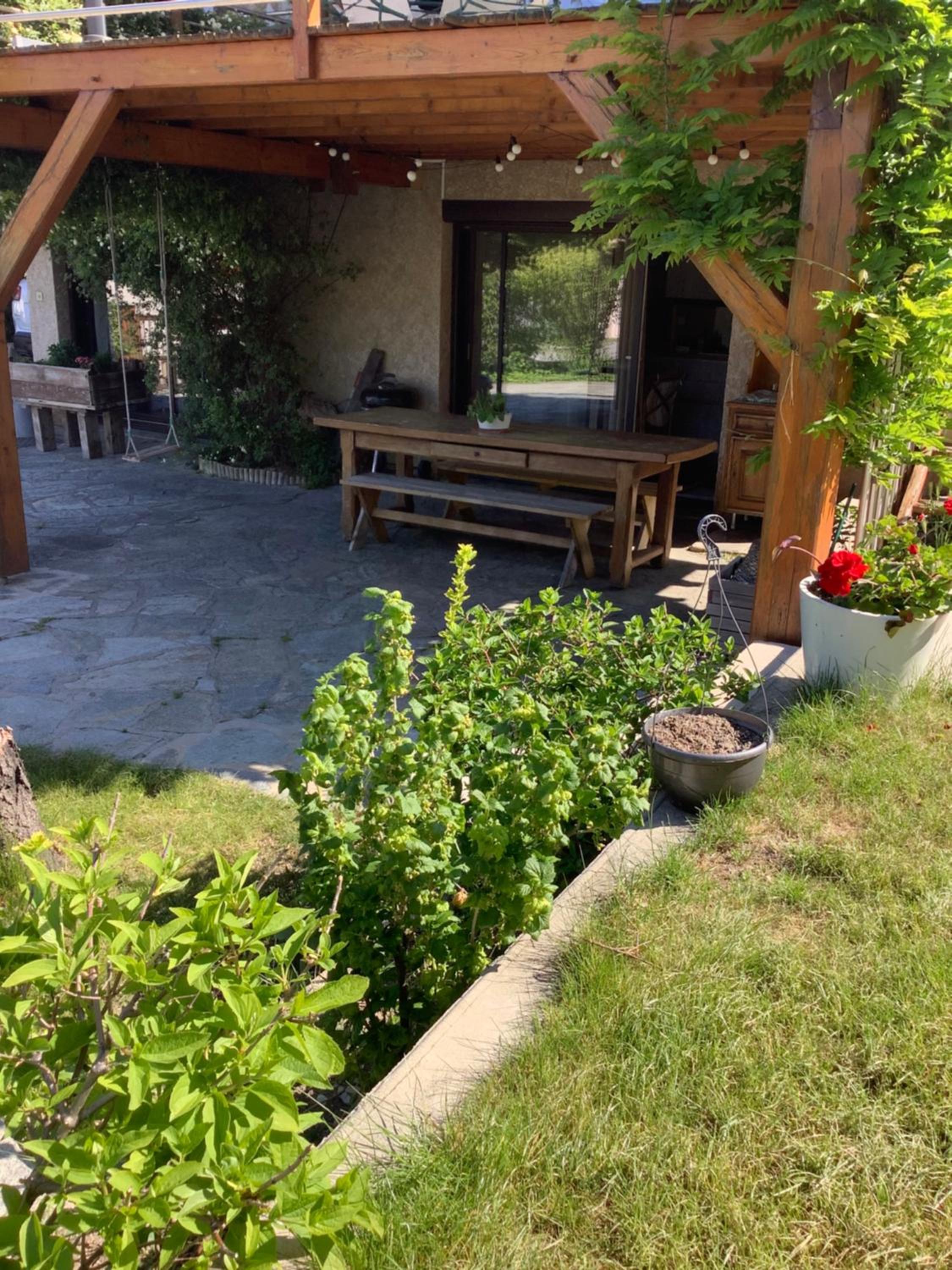 Oustal view 2