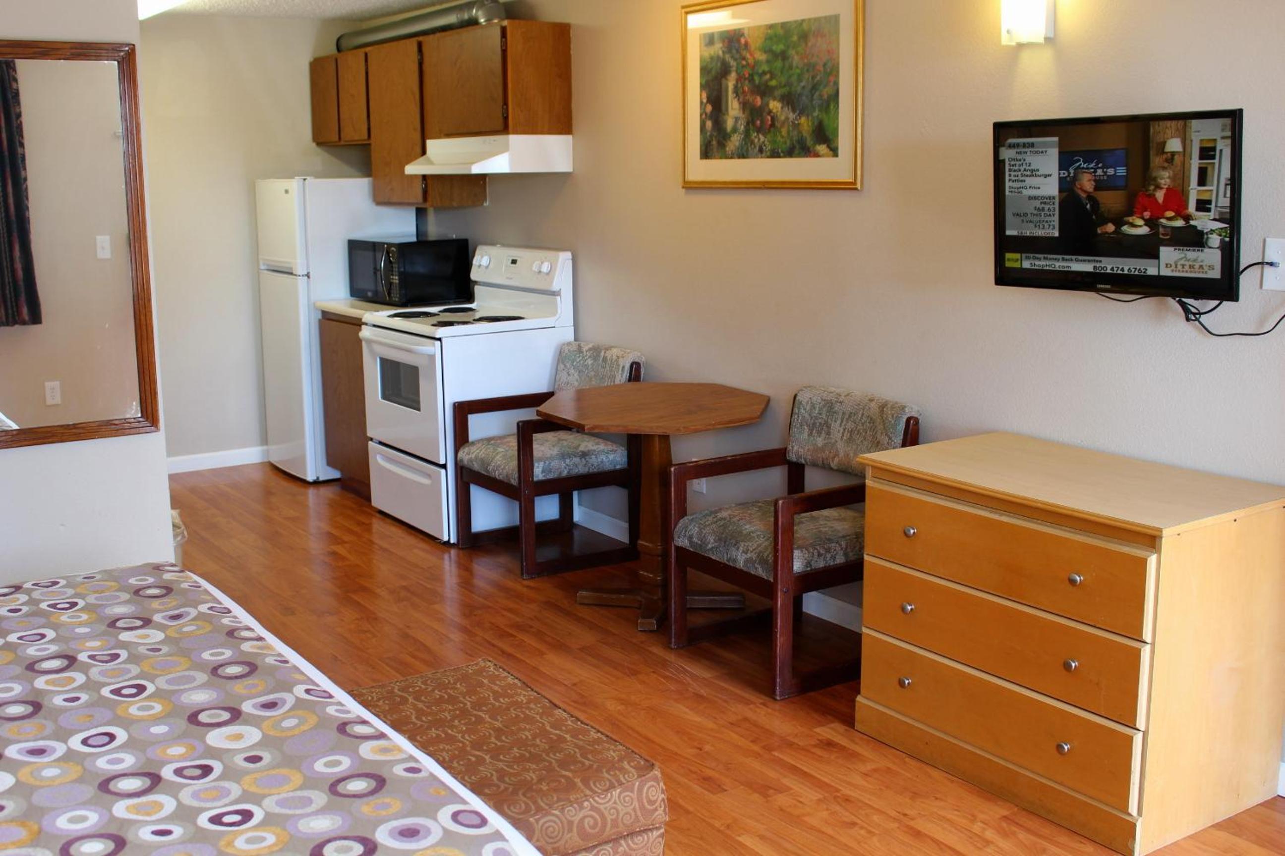 Days Inn by Wyndham Lakewood South Tacoma