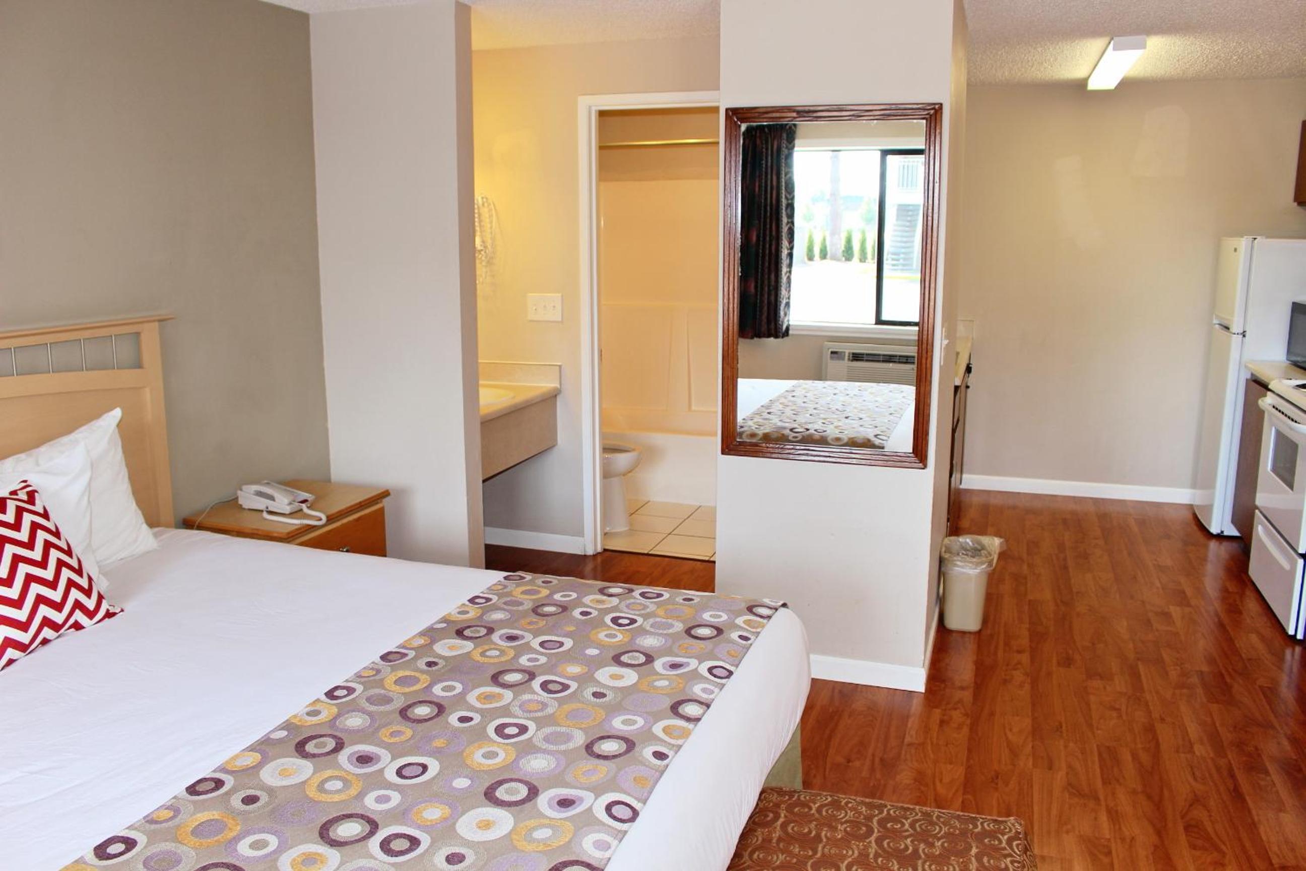 Days Inn by Wyndham Lakewood South Tacoma