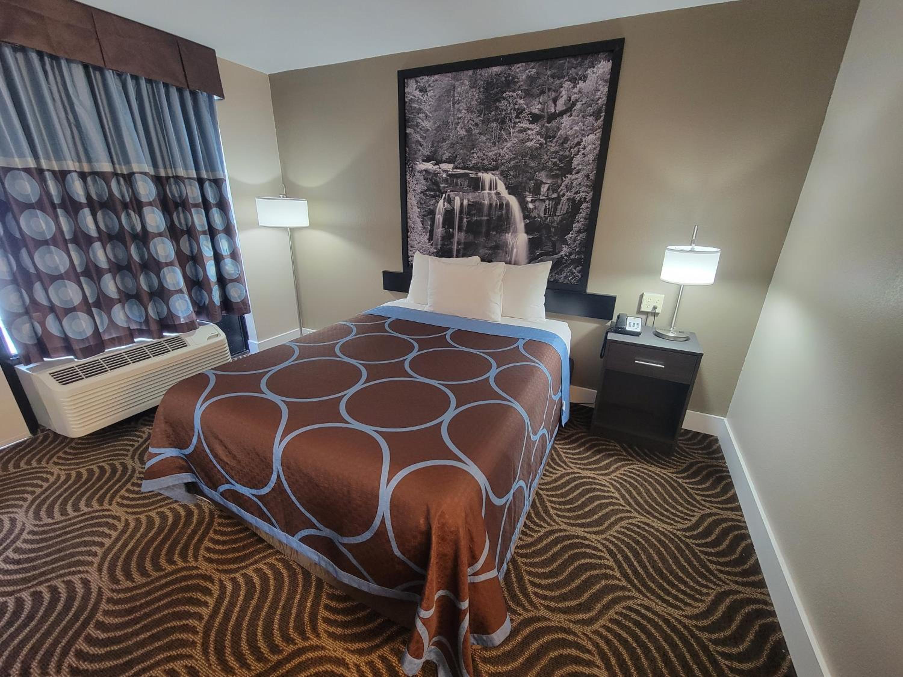 Marion Vacations - Super 8 by Wyndham Marion NC - Property Image 33