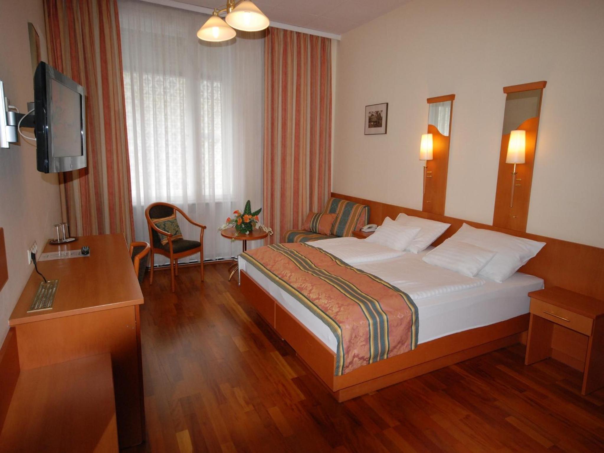 Continental Hotel-Pension