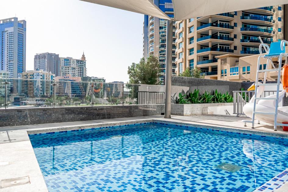 HiGuests - Spacious Apt for 5 With Spectacular Marina Views