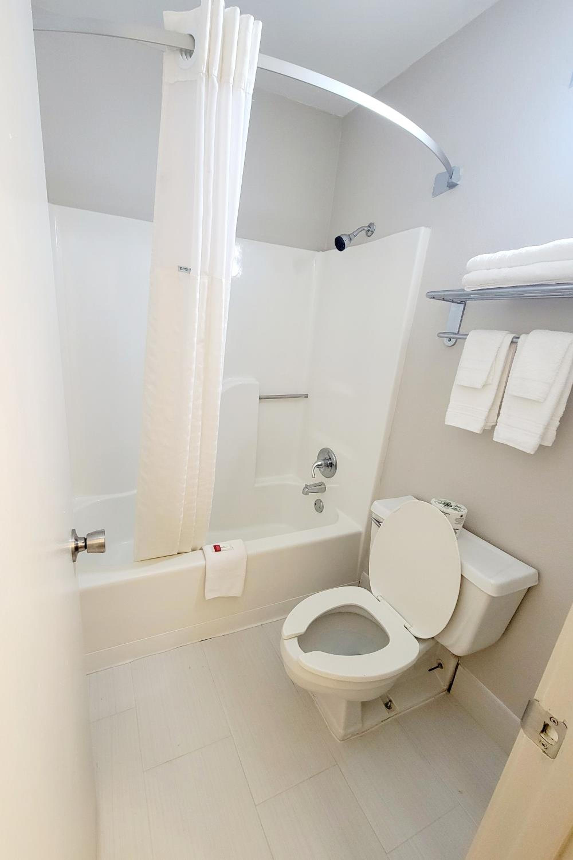 Marion Vacations - Super 8 by Wyndham Marion NC - Property Image 39