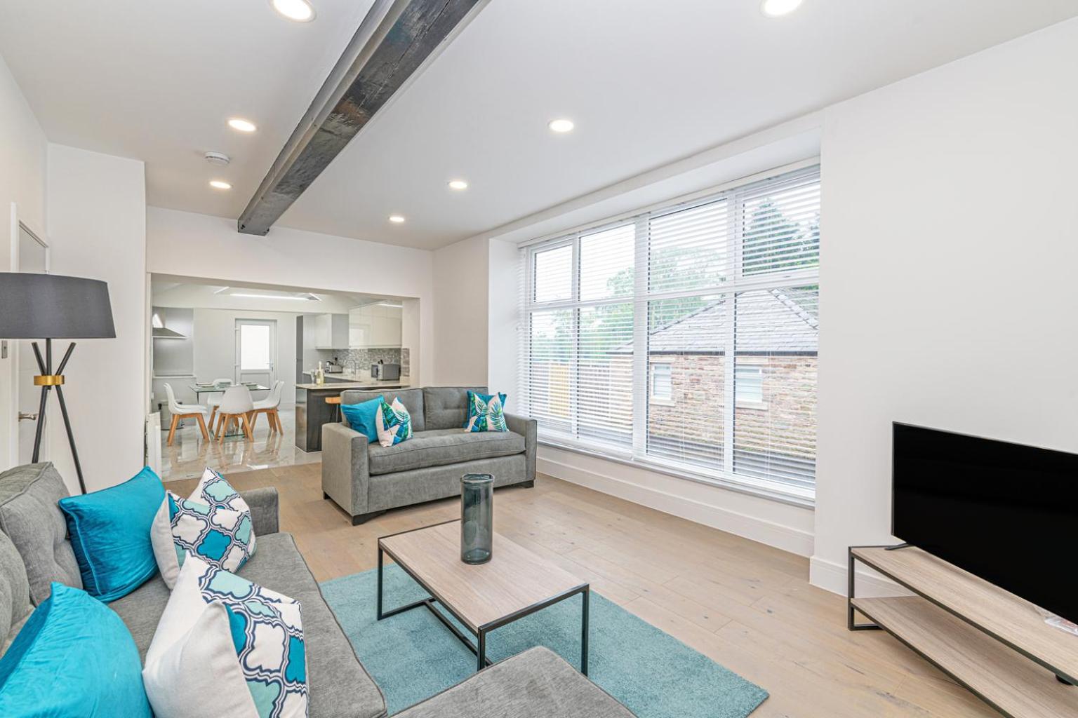 Coniston House, 3 bedrooms with parking, Appleby by Guestz