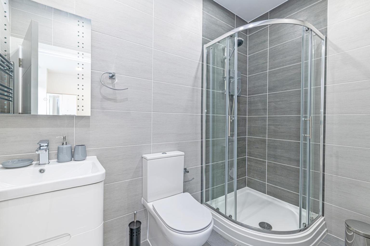 Coniston House, 3 bedrooms with parking, Appleby by Guestz
