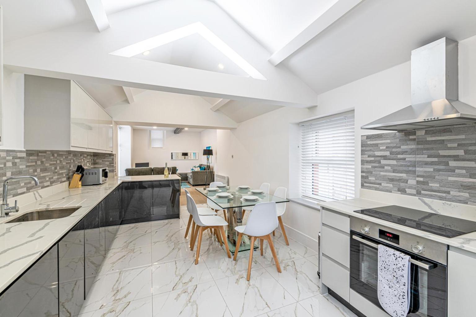 Coniston House, 3 bedrooms with parking, Appleby by Guestz