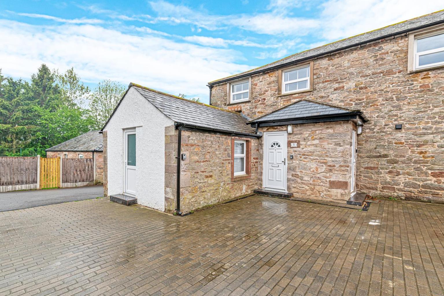 Coniston House, 3 bedrooms with parking, Appleby by Guestz
