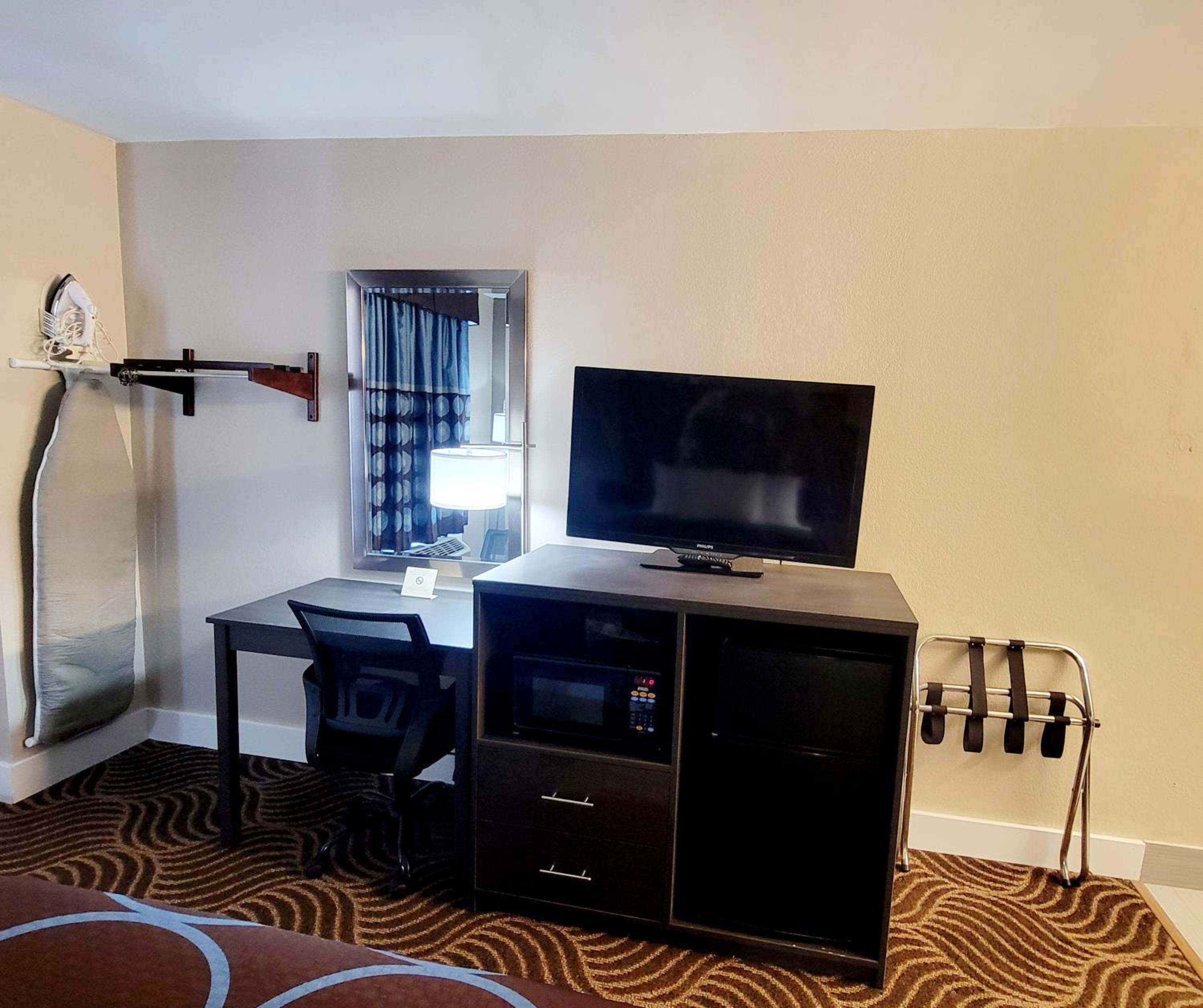 Marion Vacations - Super 8 by Wyndham Marion NC - Property Image 37