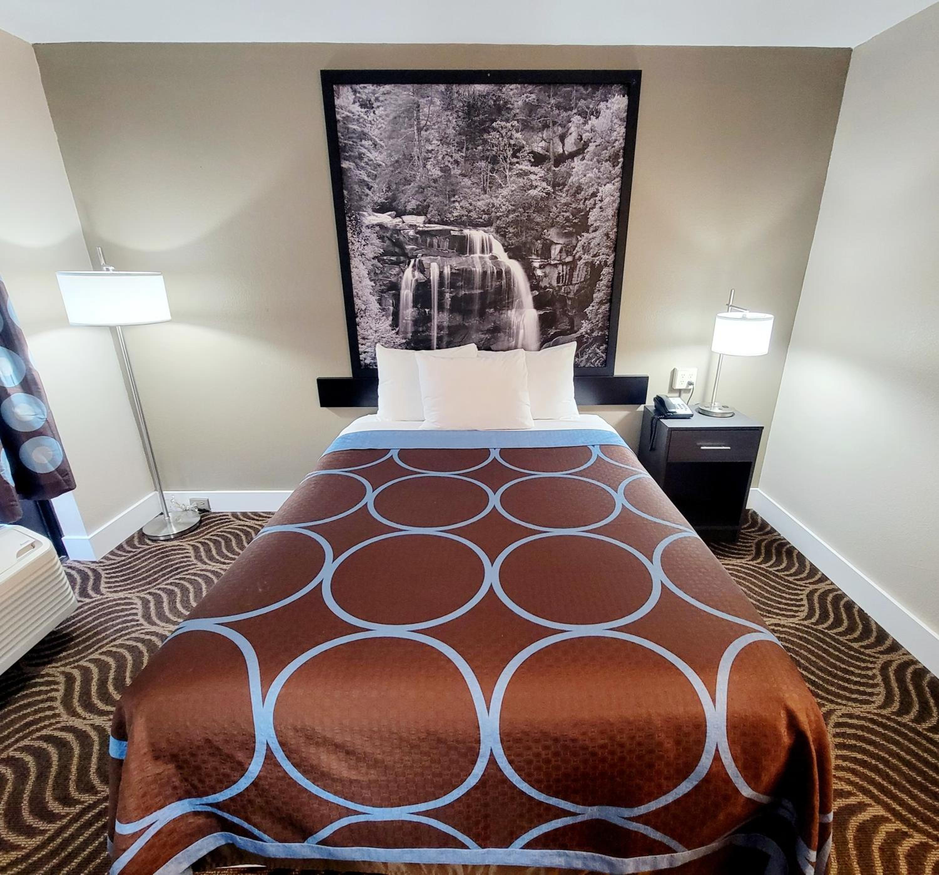 Marion Vacations - Super 8 by Wyndham Marion NC - Property Image 42