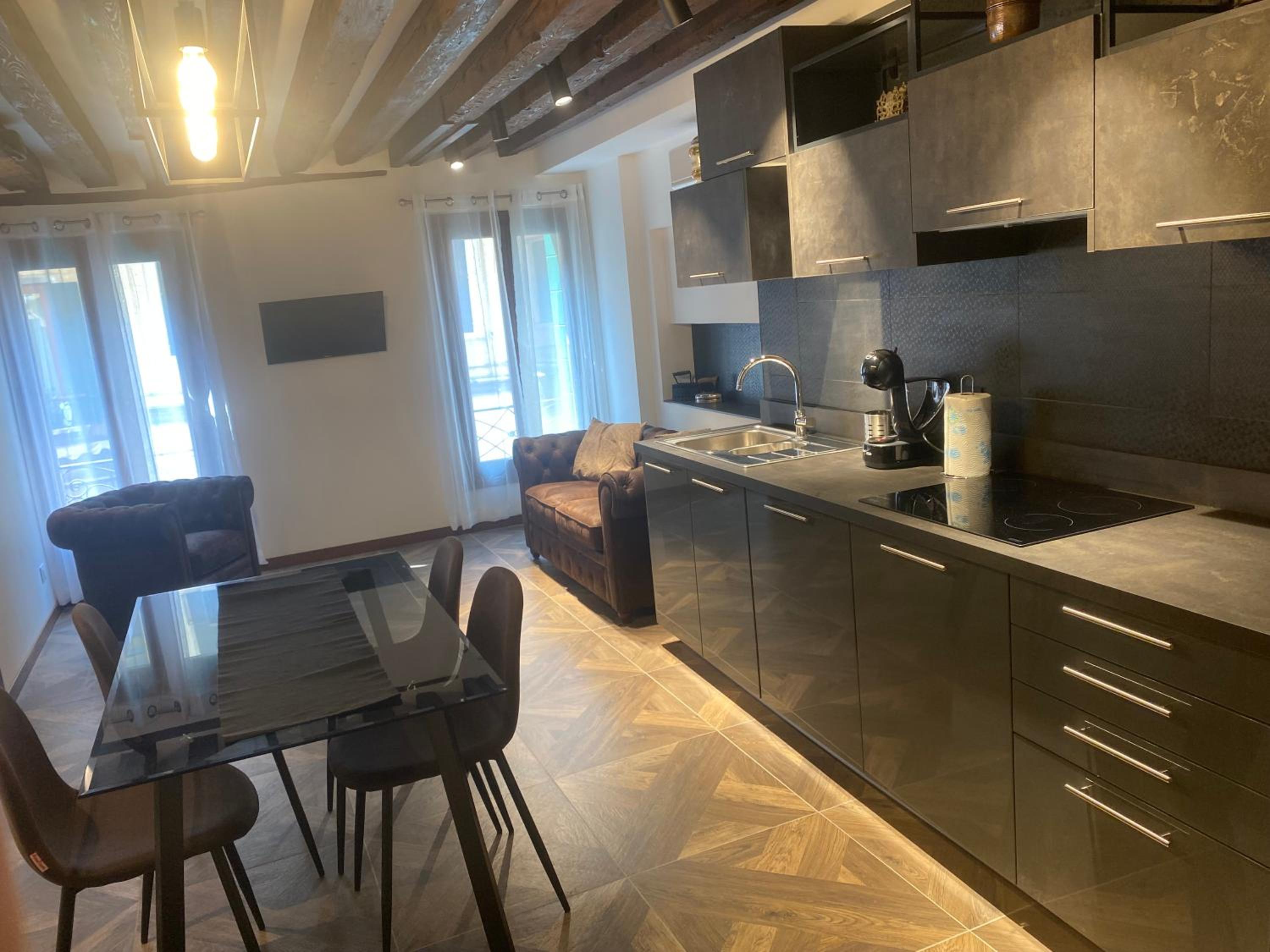 ANTIQUE Historical apartment