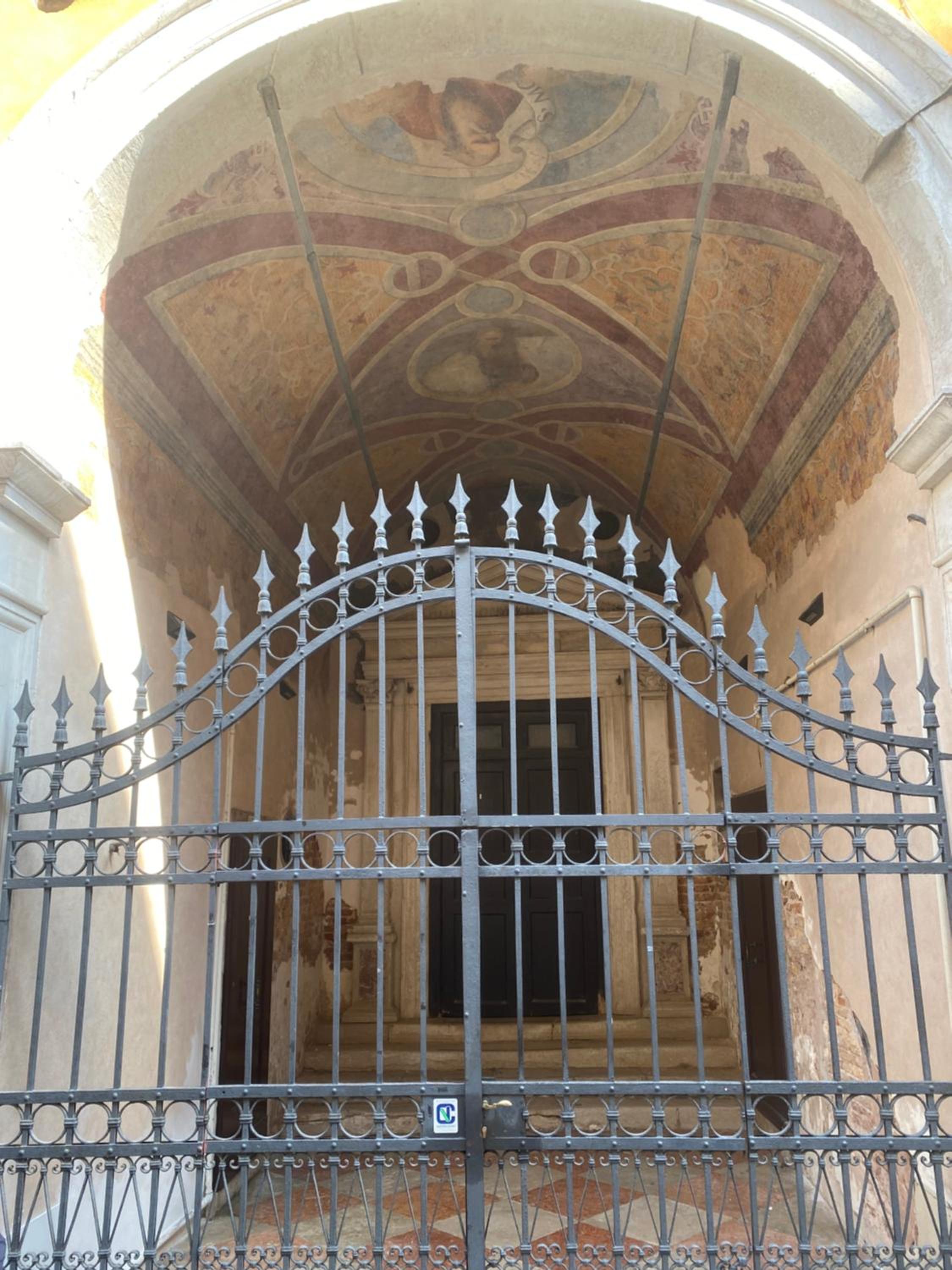 ANTIQUE Historical apartment