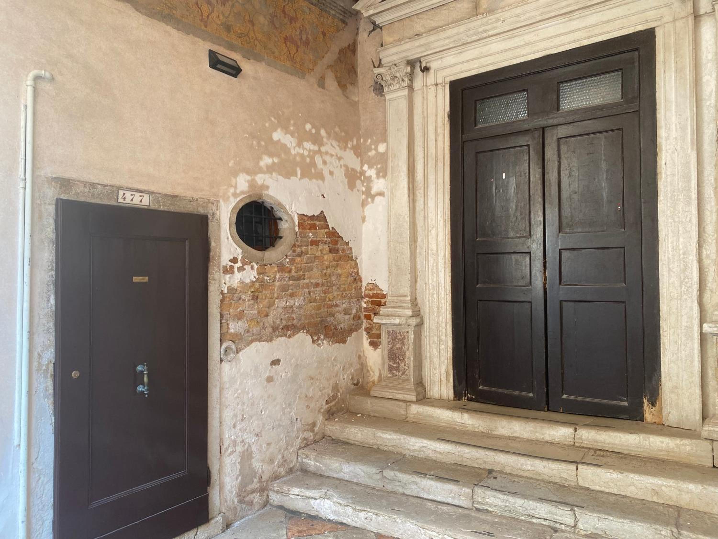 ANTIQUE Historical apartment