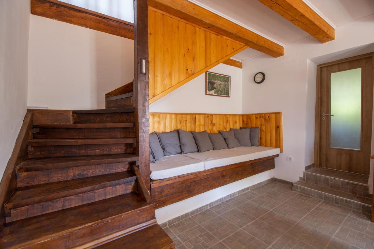 Mountain House VENI view 2