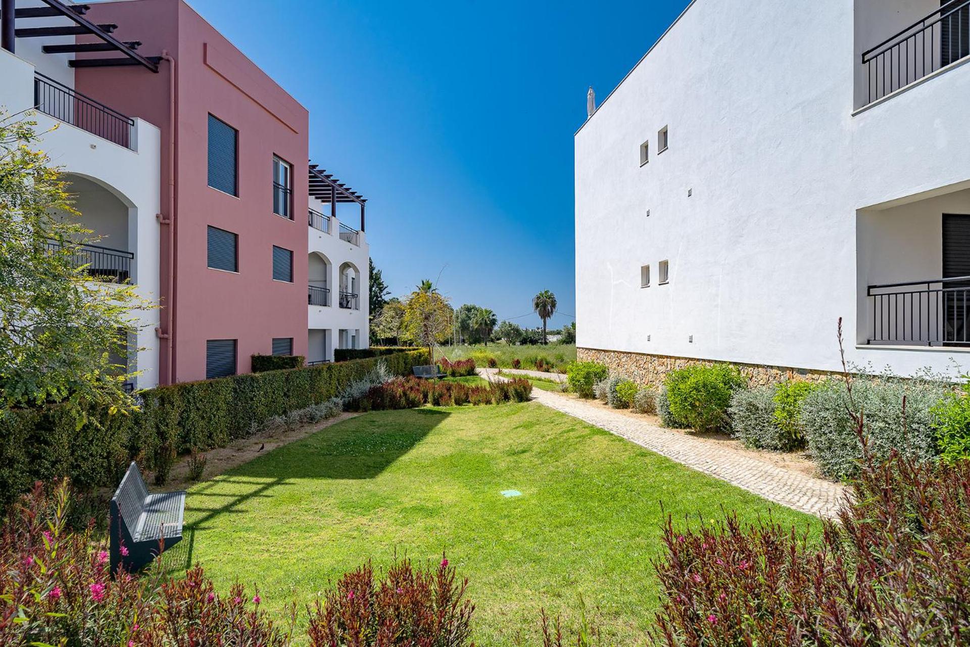 Modern and Spacious Holiday Apartment, Cabanas view 3