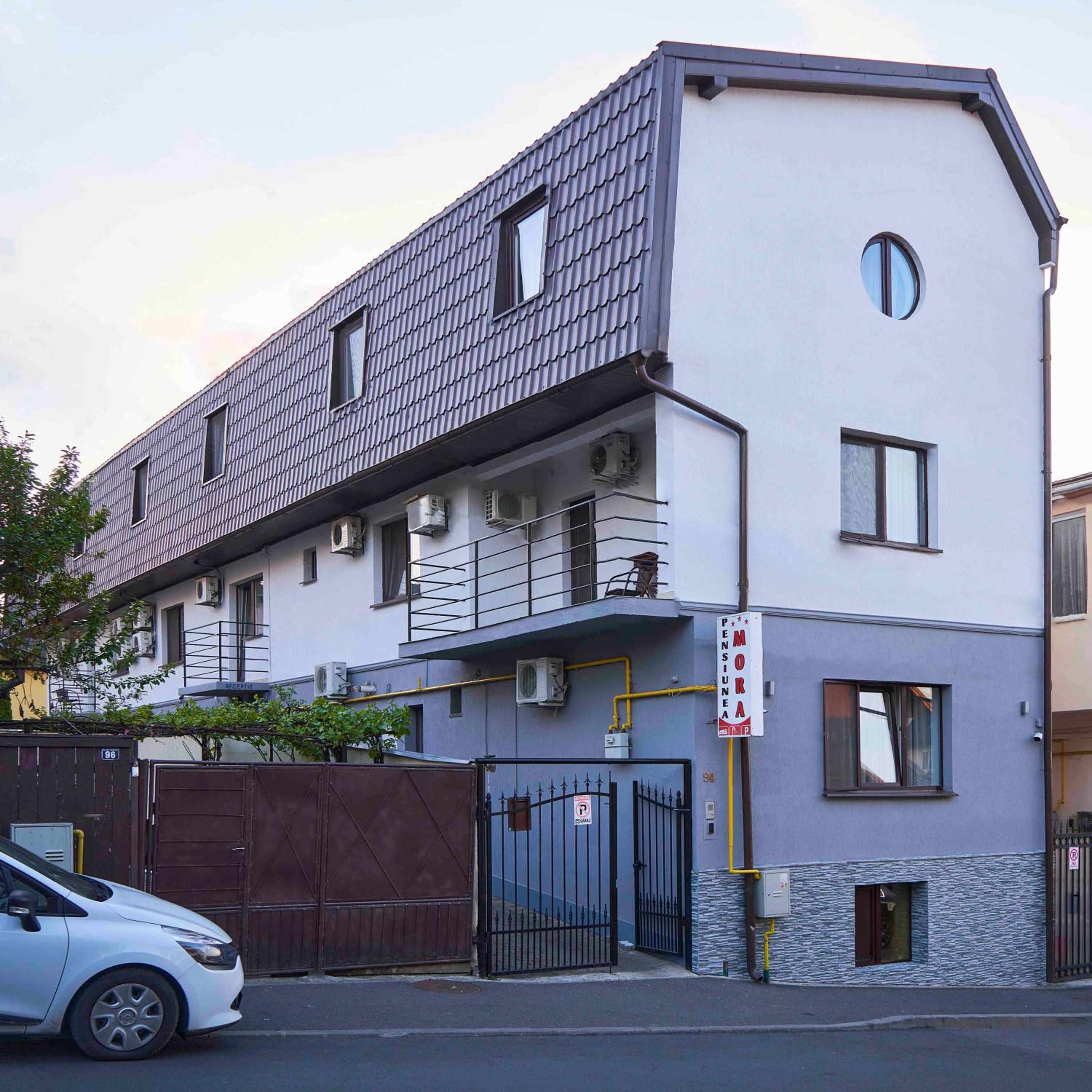 Hotel Pension Mora - Image 1