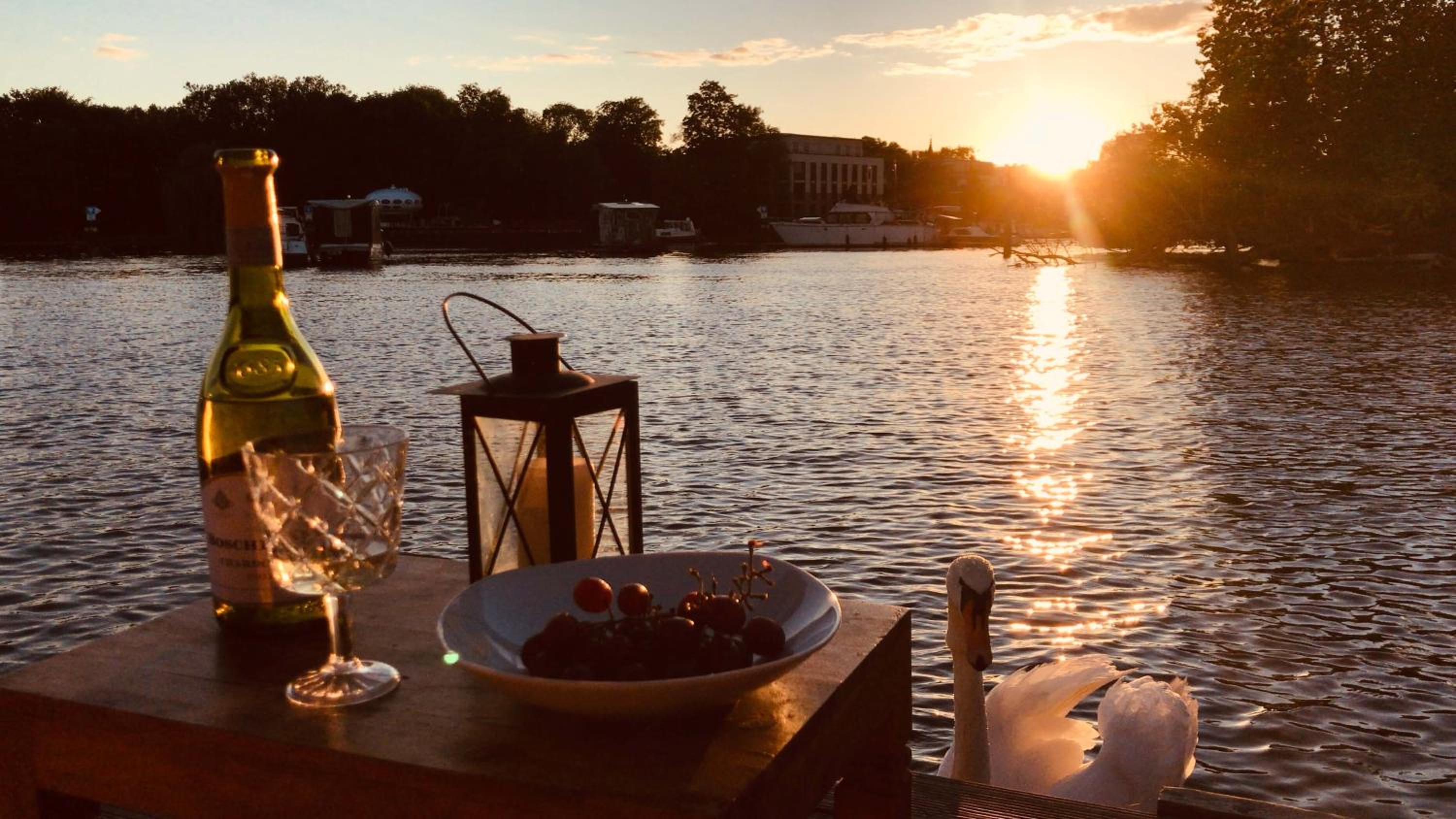 Gemütliches Hausboot mit Kamin in Berlin