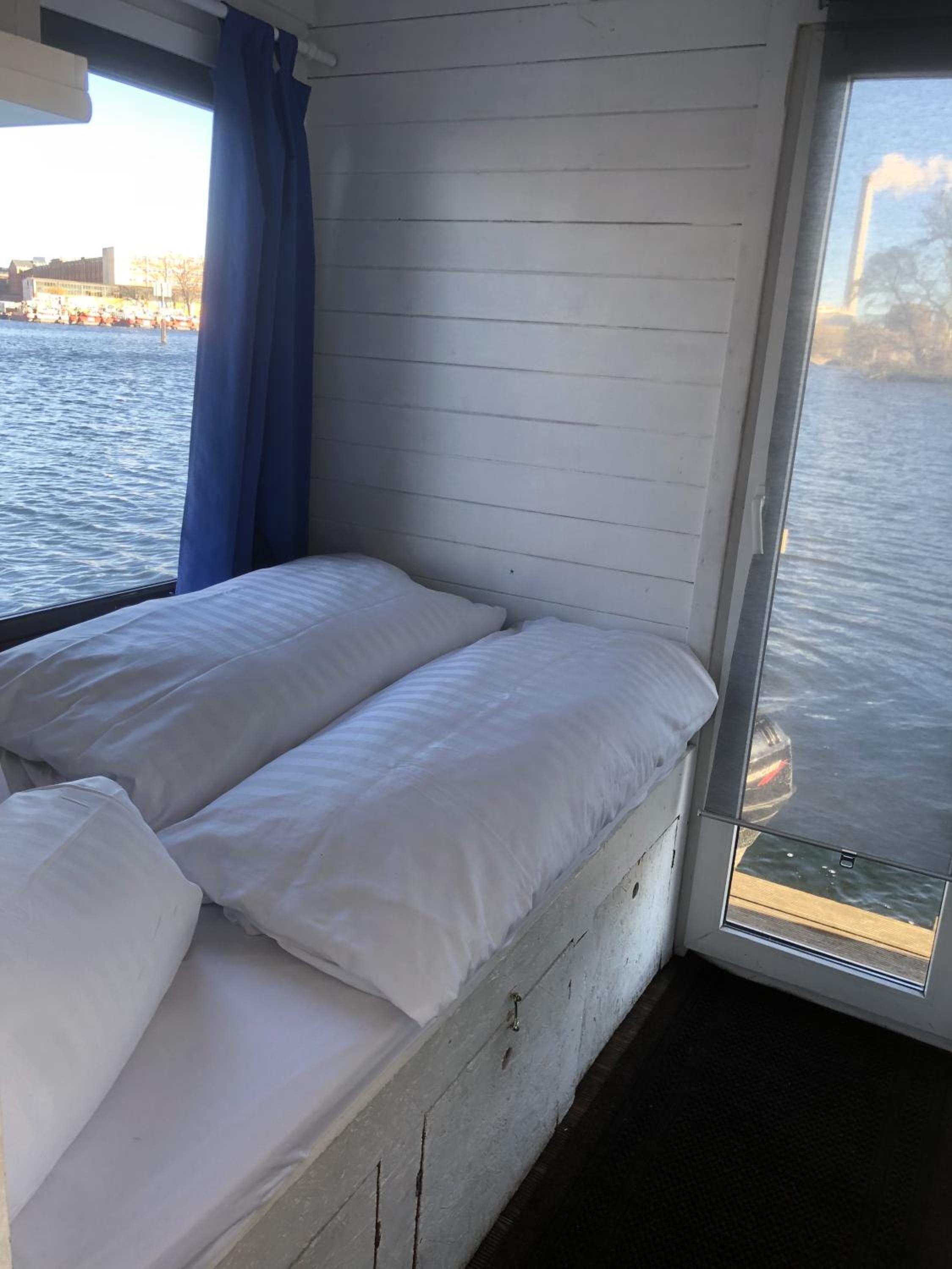 Gemütliches Hausboot mit Kamin in Berlin