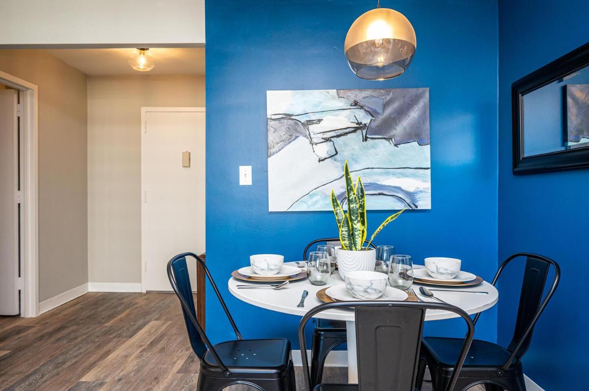 Atlanta Downtown! High Rise! Onsite Parking! LM1402 view 4