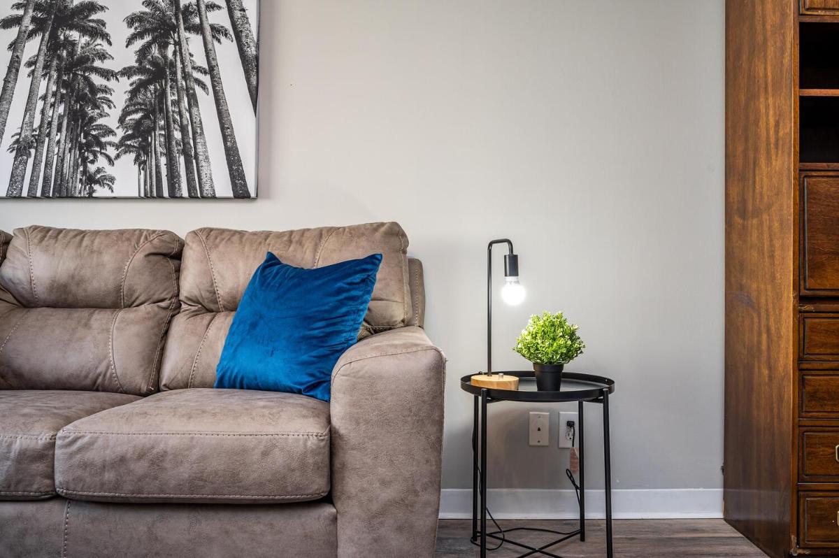 Atlanta Downtown! High Rise! Onsite Parking! LM1402 view 3