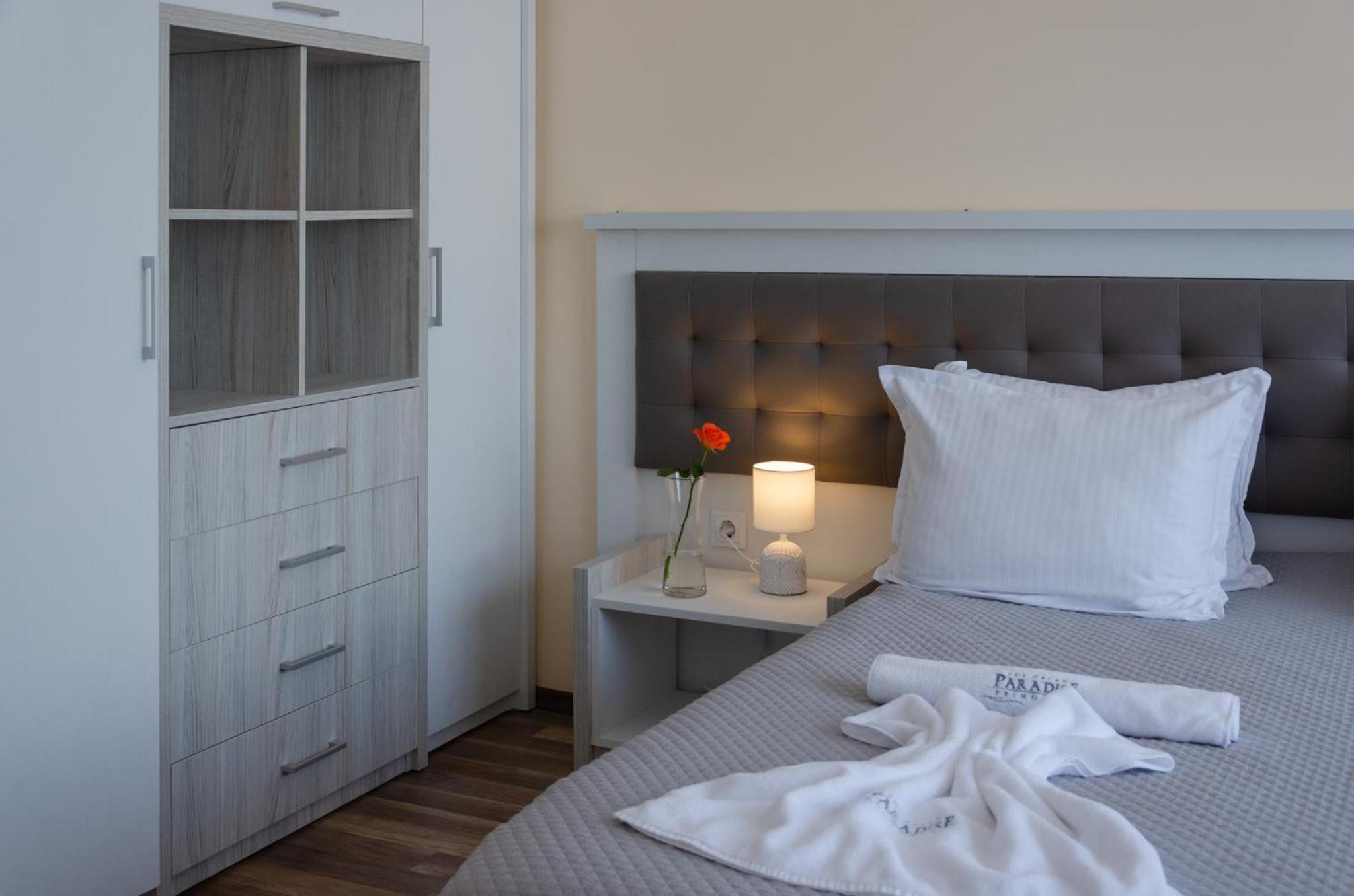 Green Paradise Deluxe Apartments