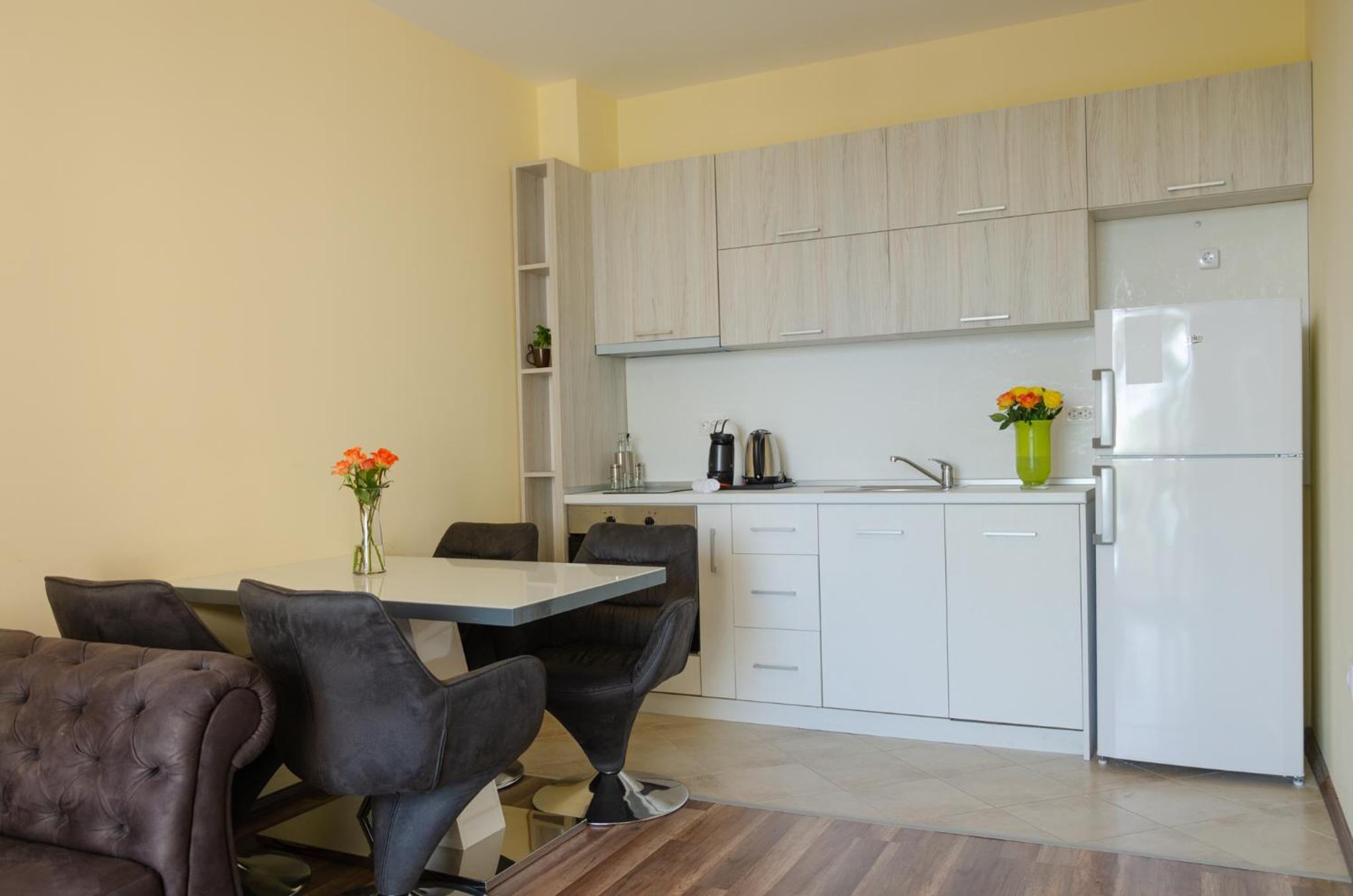 Green Paradise Deluxe Apartments
